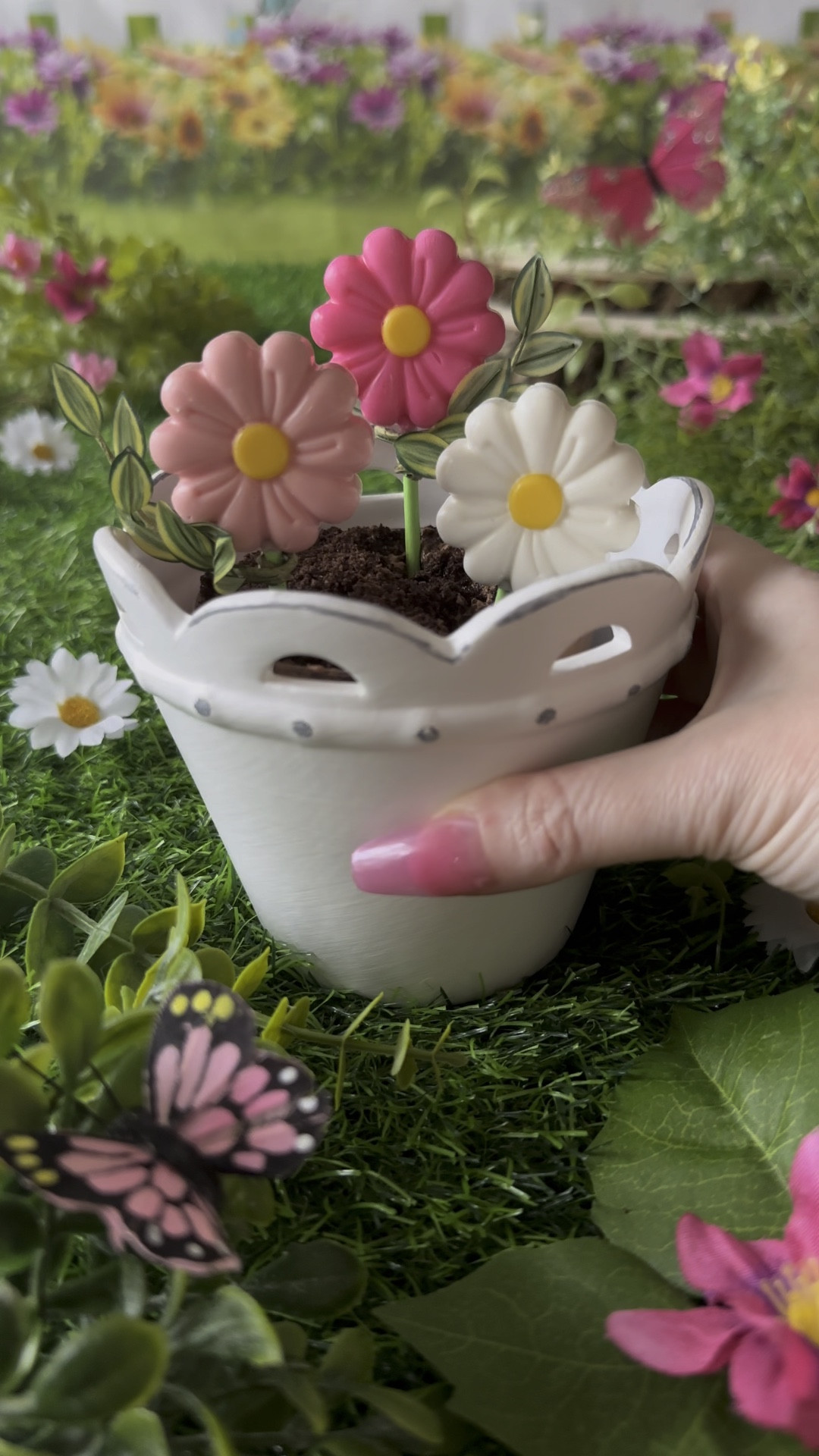 AD | These daisy dirt pots are a fun treat for spring using Michael’s products. #LTKSpringSale 

#LTKSeasonal #LTKparties