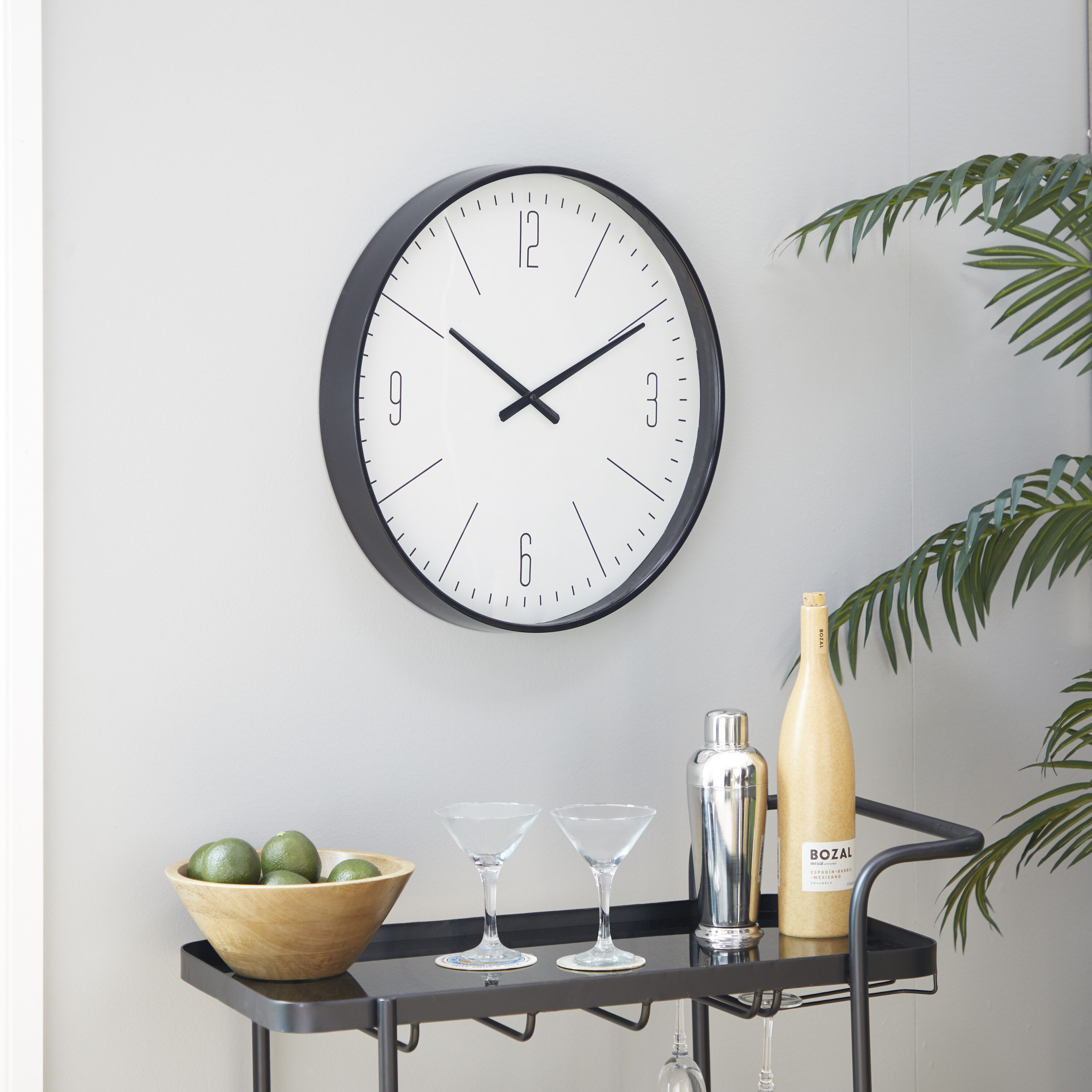 Grayson Lane Minimalistic Analog Round Wall Contemporary in Black | 92288 | Lowe's
