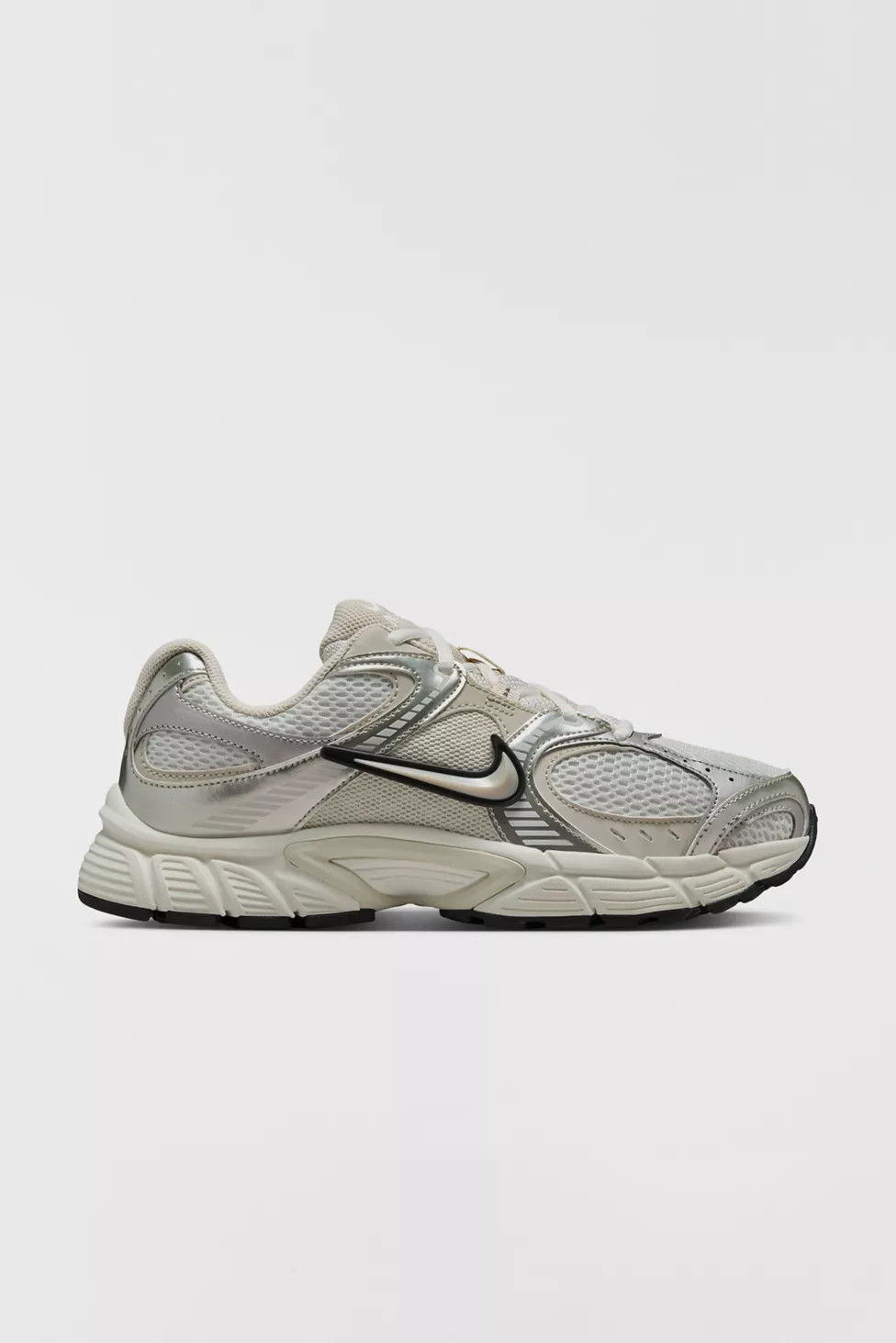 Nike Women's V5 RNR Sneaker | Urban Outfitters (US and RoW)