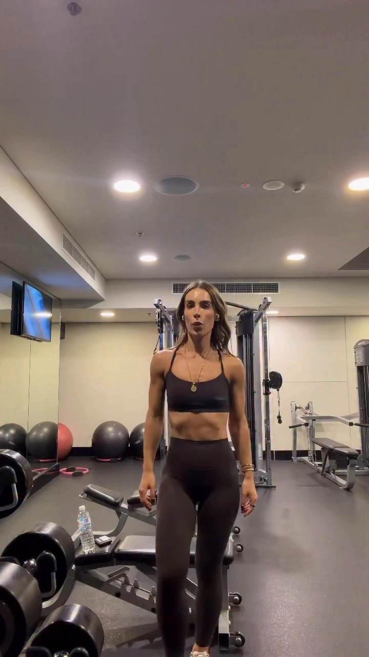 Size 2 in the pant and size xs top!

#LTKaustralia #LTKspring #LTKfitness
