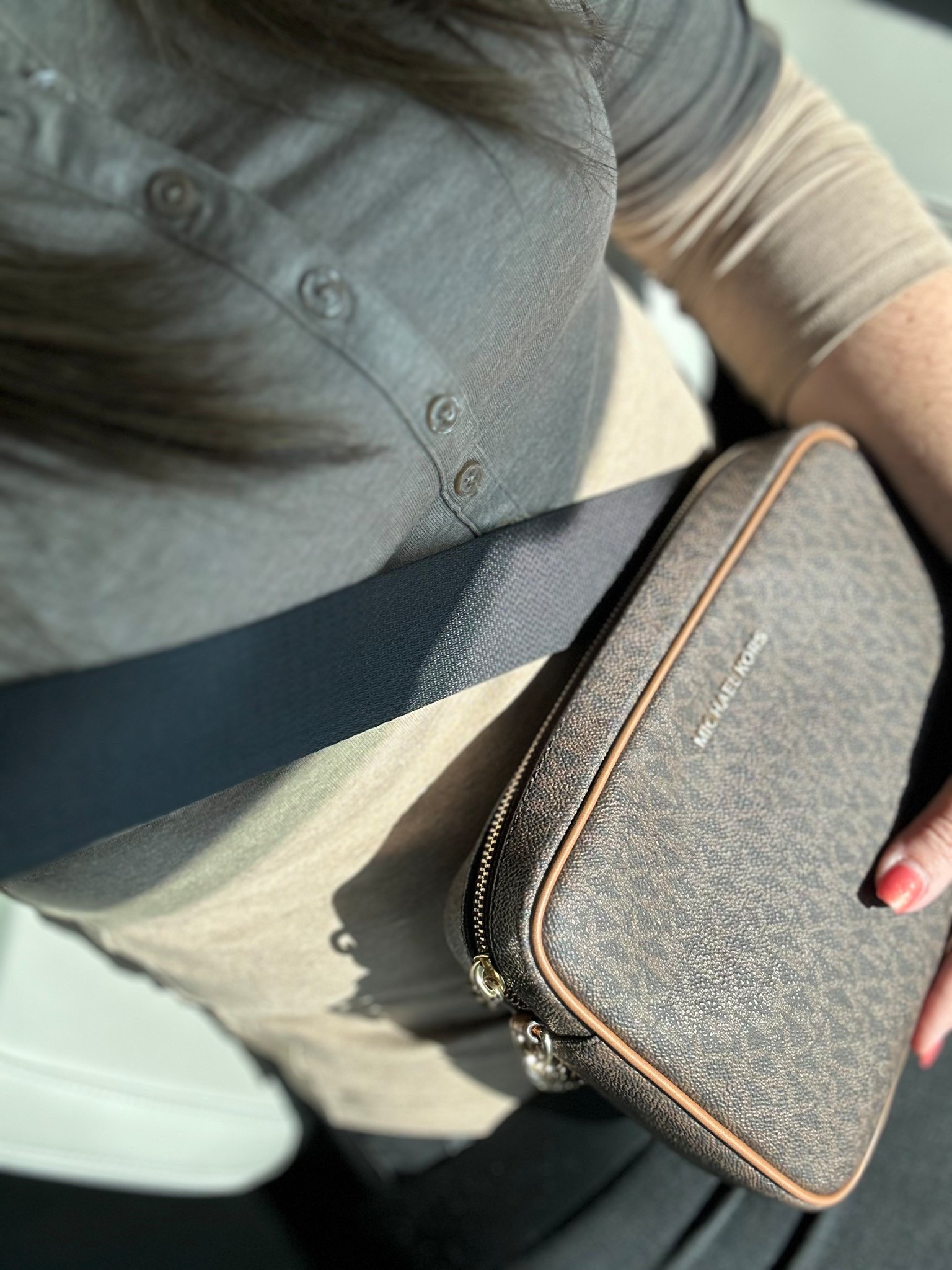 Good Morning! Today’s outfit of the day! This is truly a mom fit of the day today, with OT for my oldest and a long martial arts day with taekwondo forms and no GI day… I needed a go to comfy put together look. 

Shirt by target, old navy black ripped jeans, my trusted sandals, and my Michael kors crossbody bag. 

I hope everyone has a great day! 

Midsize fashion | Midsize Mom | Outfit Ideas | Fall Outfits | jeans and a tee | long sleeves 

#LTKmomlife #LTKMidsize #LTKootd