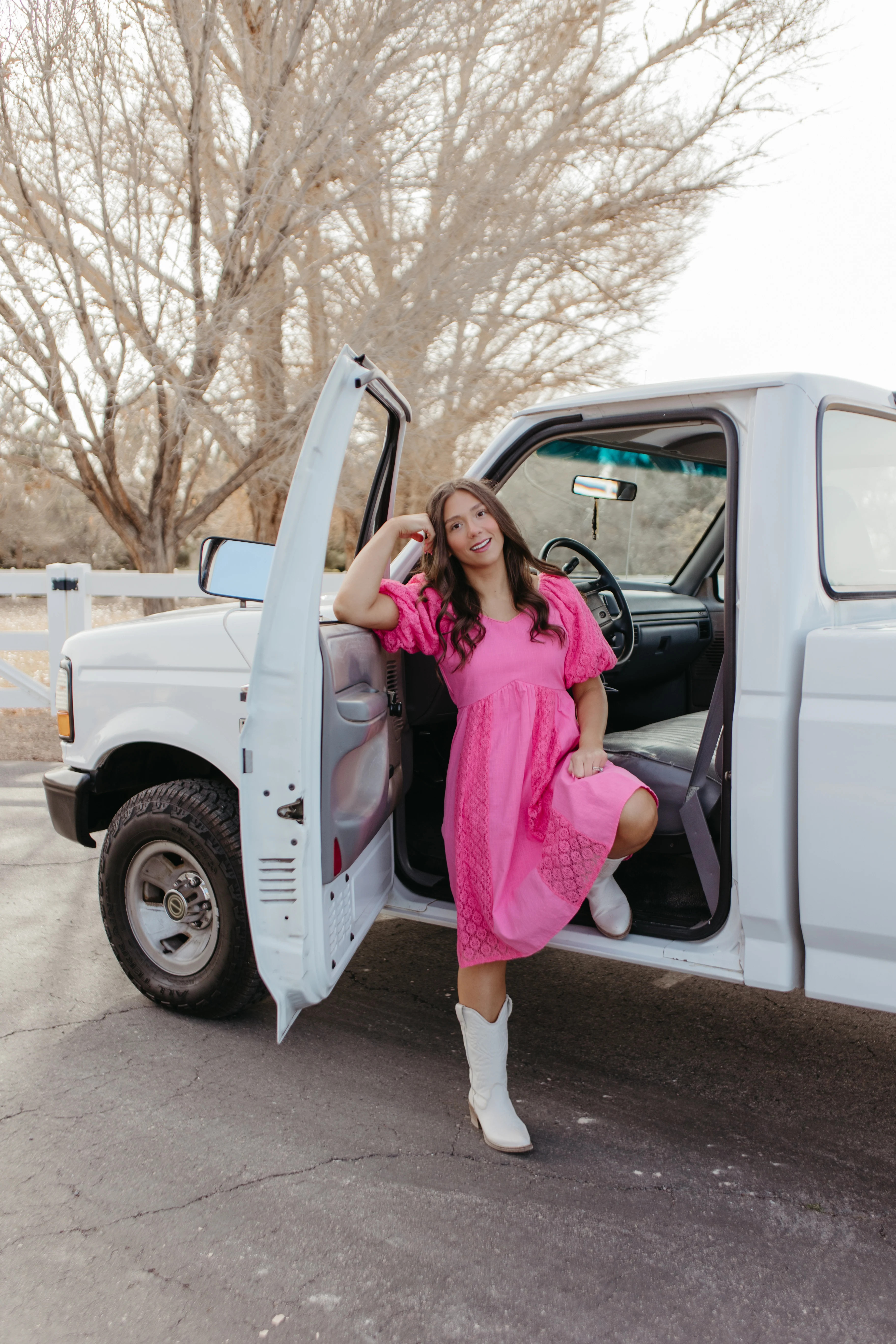THE AMBERLY LACE PUFF SLEEVE DRESS IN PINK | Pink Desert