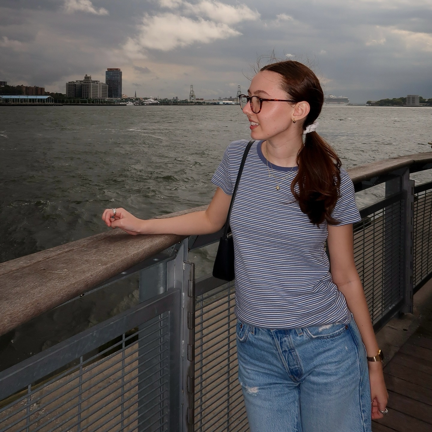 shirt: brandy melville
shorts: levi’s
shoes: adidas
purse: brandy melville