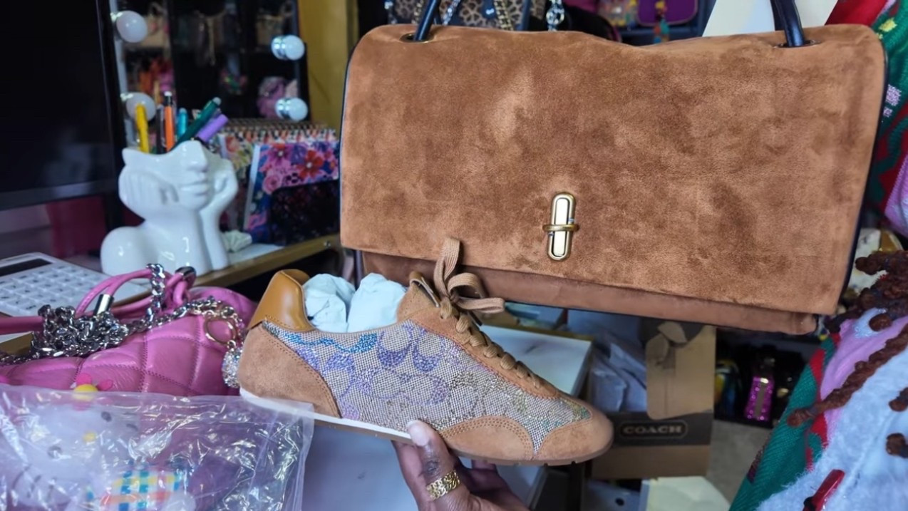 This combo came out just like I imagined it would! Coach and Marc Jacobs! Coach crystal flat sneakers & Marc Jacobs suede large dual bag #coachsneakers #marcjacobsdualbag 