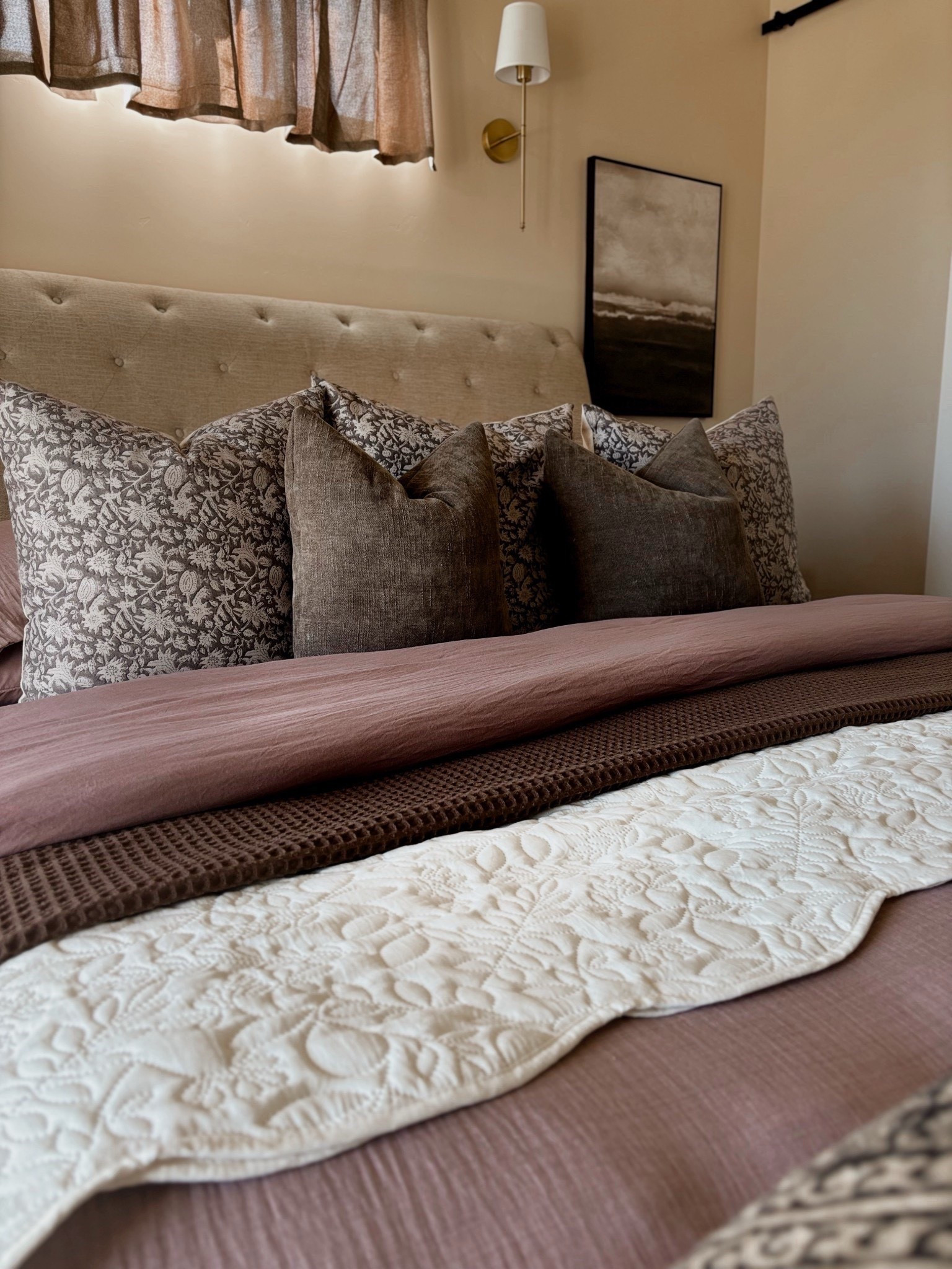 My personal favorite bedroom reset 🤍

This is the combination I always come back to — soft layers, warm neutrals, and textures that make a bedroom feel calm and finished without feeling overdone.

It photographs beautifully, feels cozy in real life, and works whether you’re refreshing your space or preparing for photos.

Save this for later & shop everything linked ✨

#LTKHome #LTKFindsUnder100