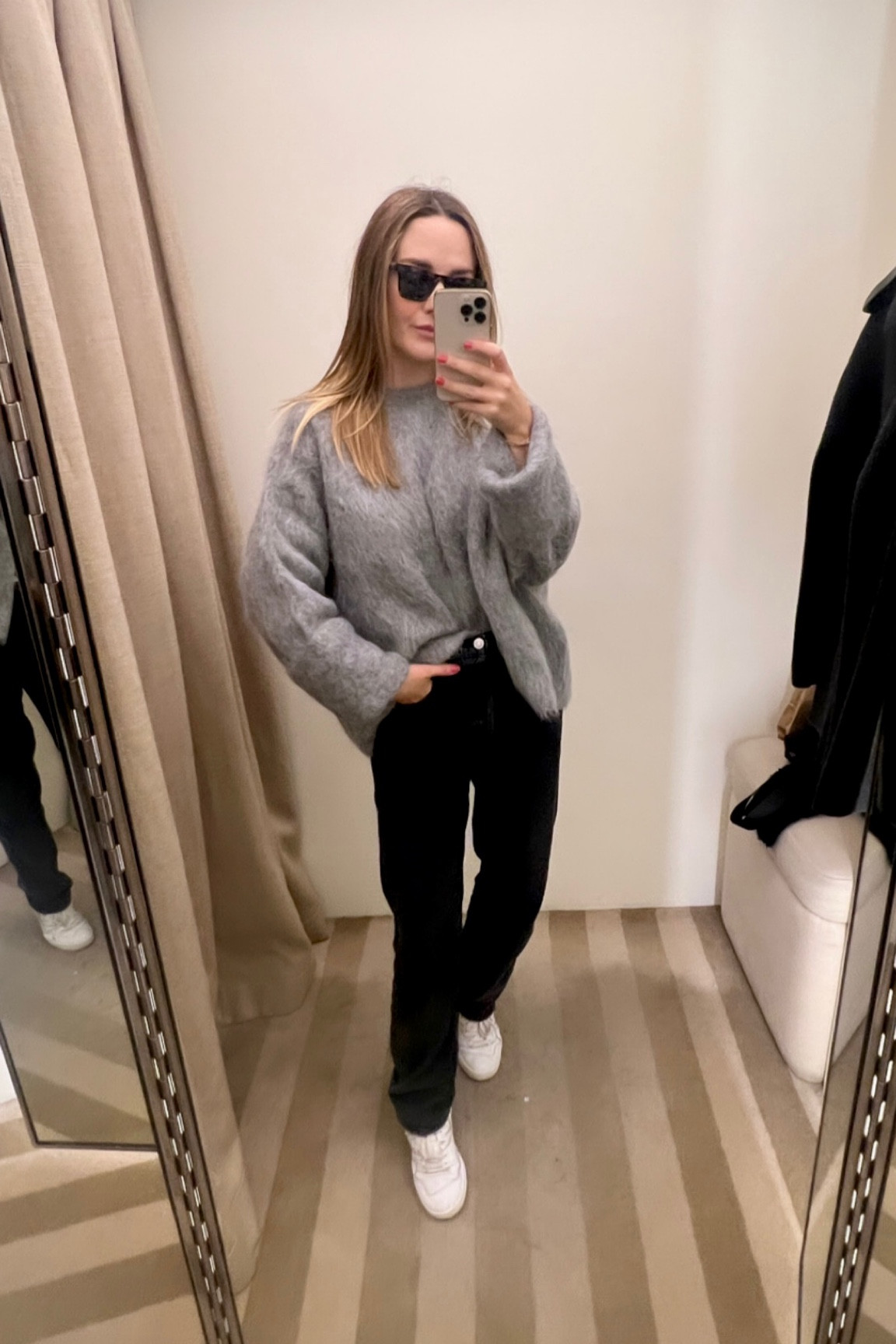 TOTEME sweater 
AGOLDE jeans
New balance sneakers 


#sneakers #toteme #agoldejeans #minimaliststyle #elevatedbasics #quietluxury

#LTKstyletip