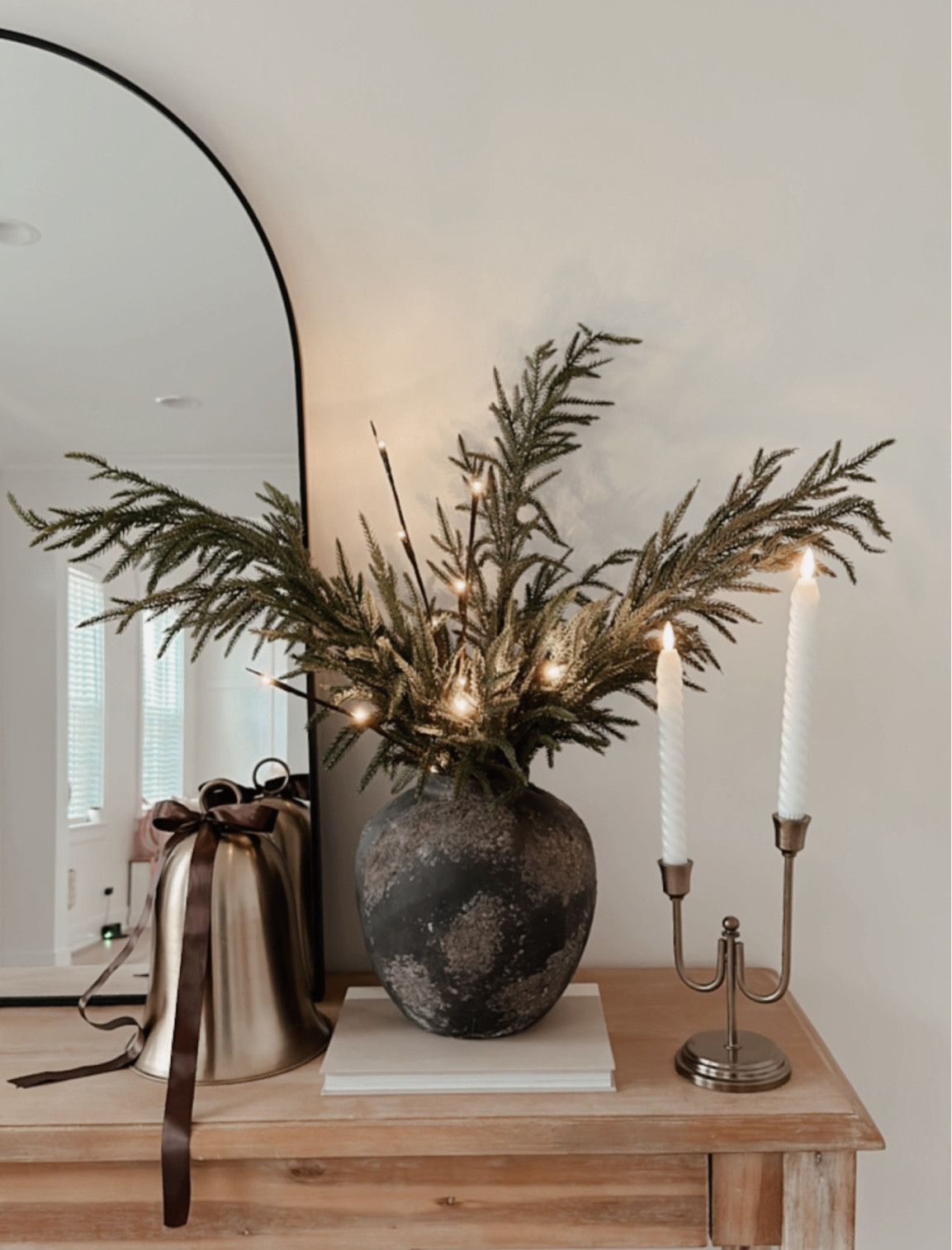 Entryway table Christmas 🤎🎄

#LTKHoliday #LTKSeasonal #LTKHome