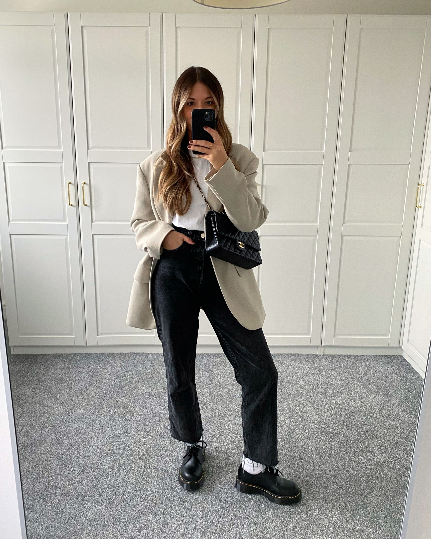 Ways to wear dr martens shoes 🖤

Blazer, white T-shirt, cropped black jeans, white socks and Chanel bag. 



#LTKstyletip #LTKSeasonal #LTKeurope
