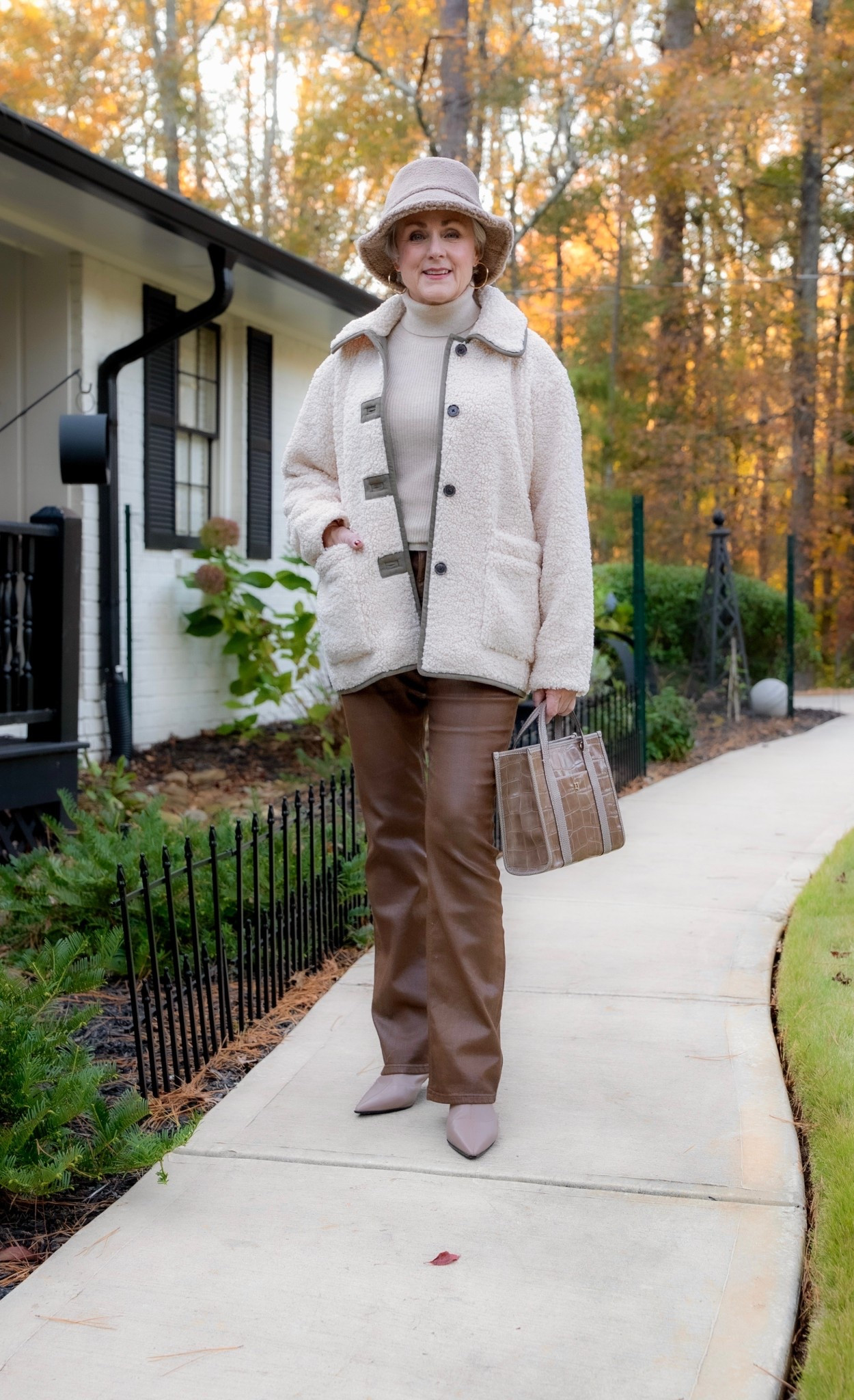 It’s hat season! Love this faux fur hat from @ericjavits that keeps me warm and stylish. #ericjavits #ad


#LTKMidsize #LTKSeasonal #LTKOver40
