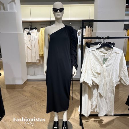H&M dress in store 🖤

#LTKfit #LTKeurope #LTKFind