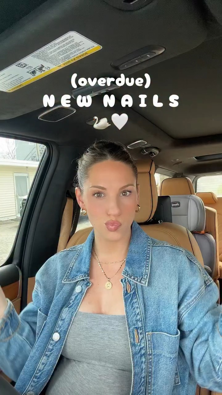 <<French tip + polka dots 🦢🤍

#spring #new #nails #trend