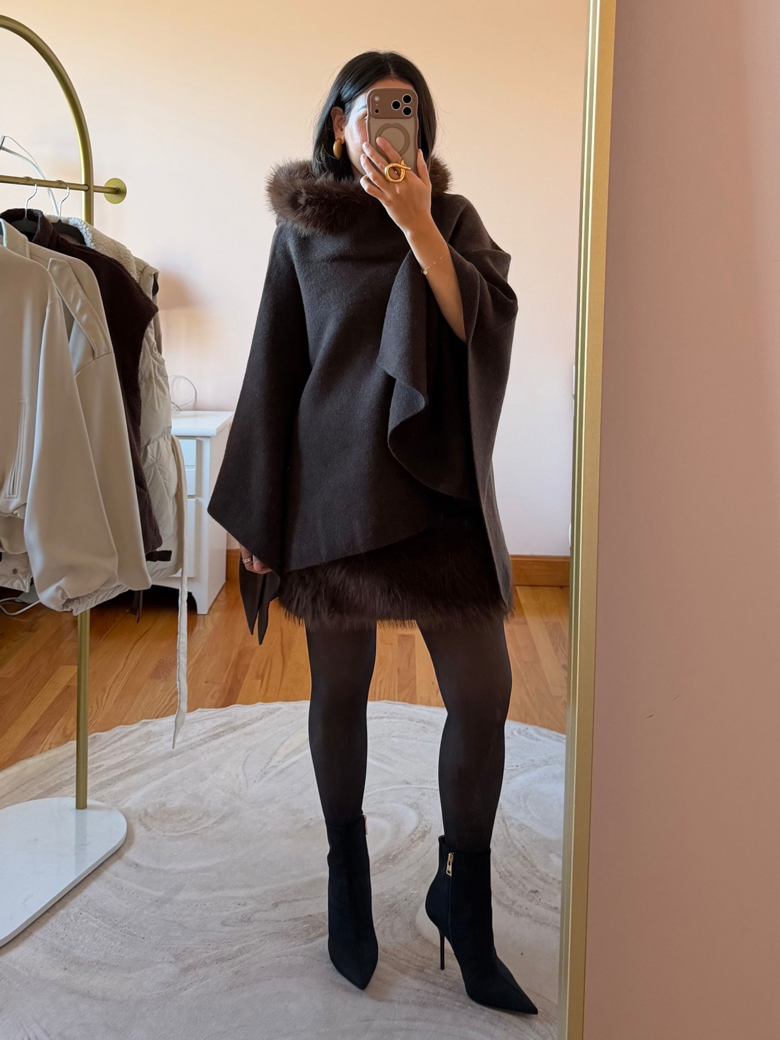 Obsessed with this cape! It’s 40% off! 

Zara

#LTKCyberWeek #LTKFindsUnder100 #LTKSaleAlert