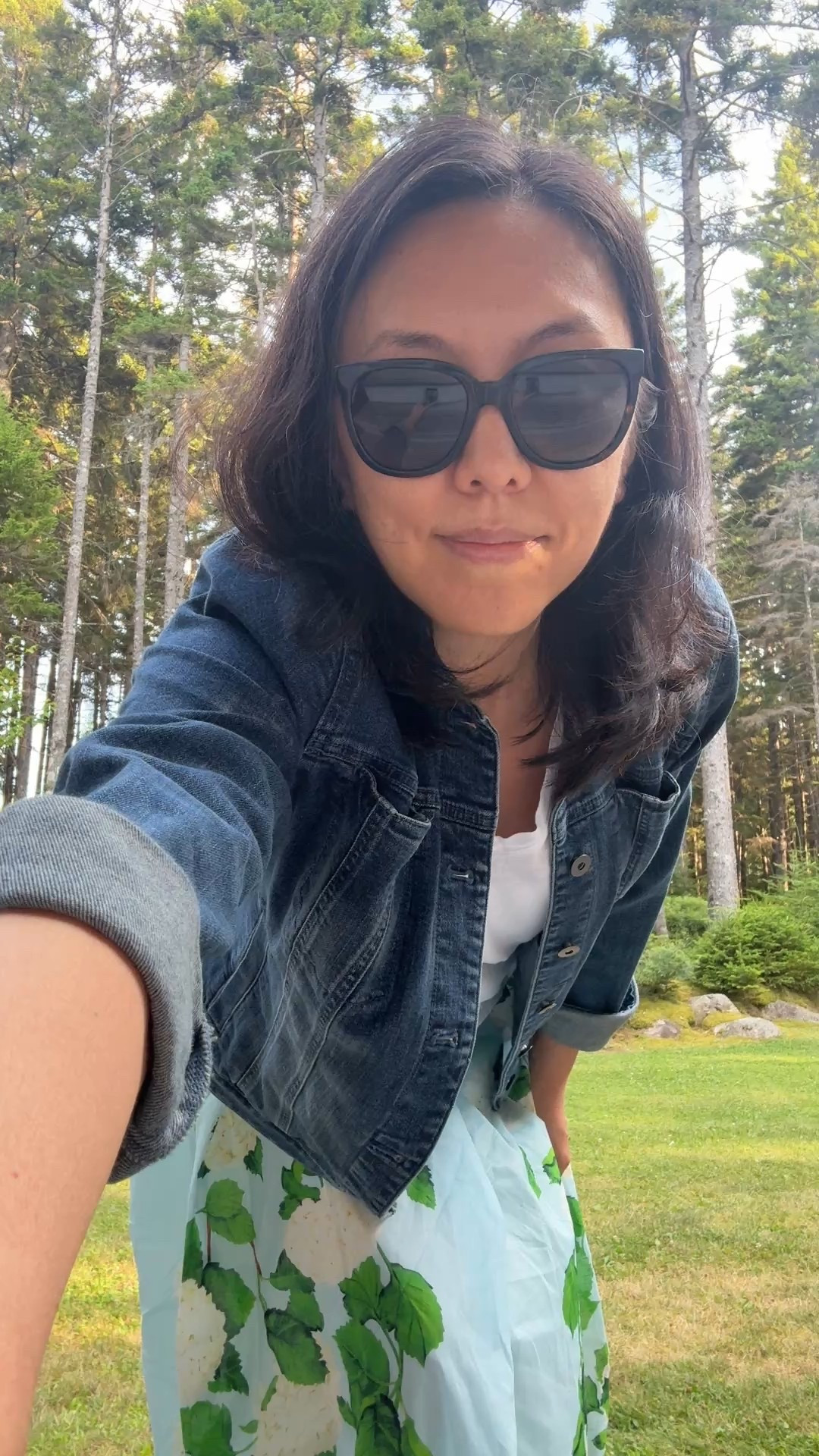 I love my new skirt with Oscar de la Renta deadstock fabric. I found the same fabric on Etsy. Last two panels left!