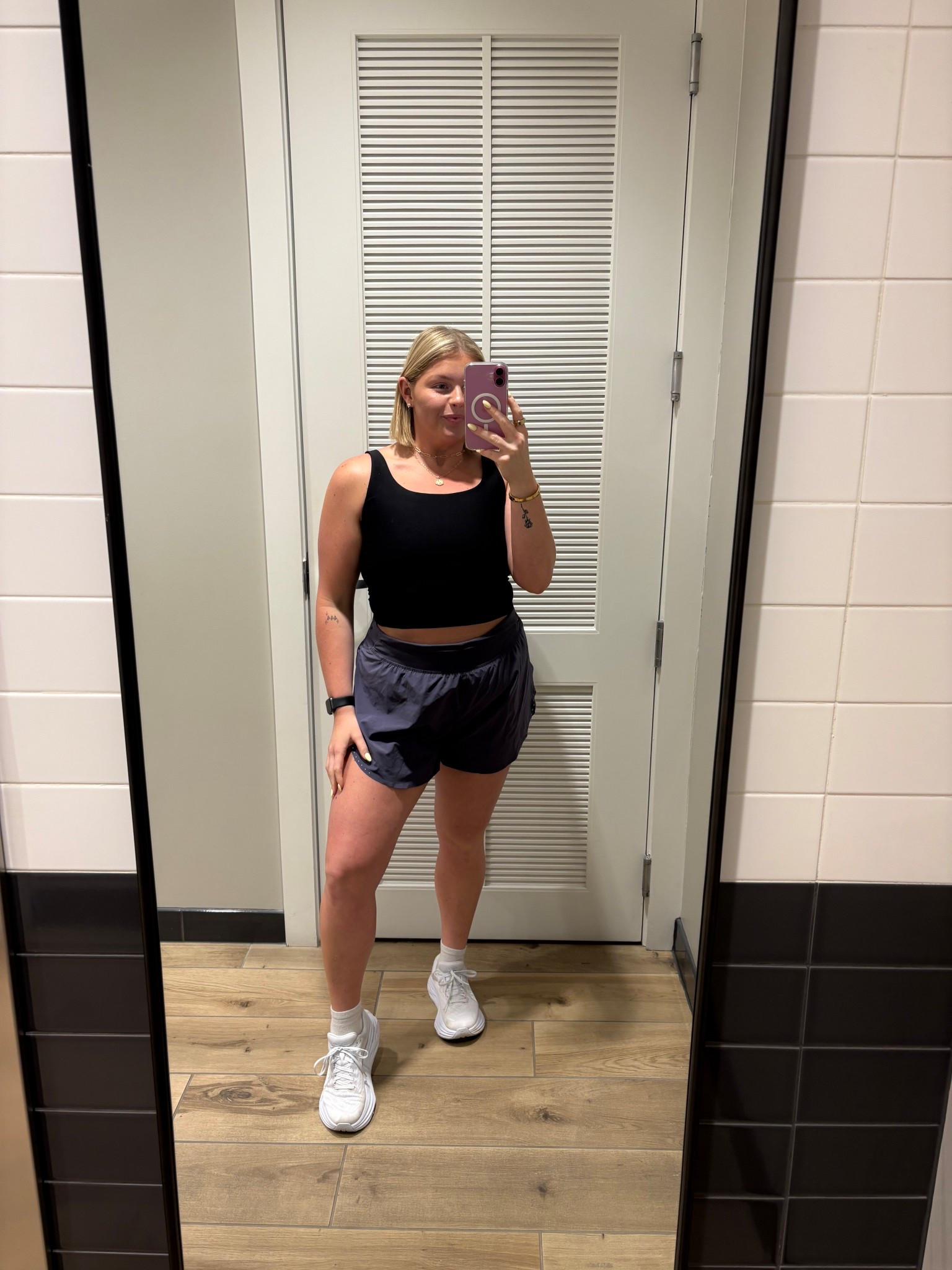 mid-day hot girl walk 

#LTKActive #LTKMidsize #LTKFindsUnder100