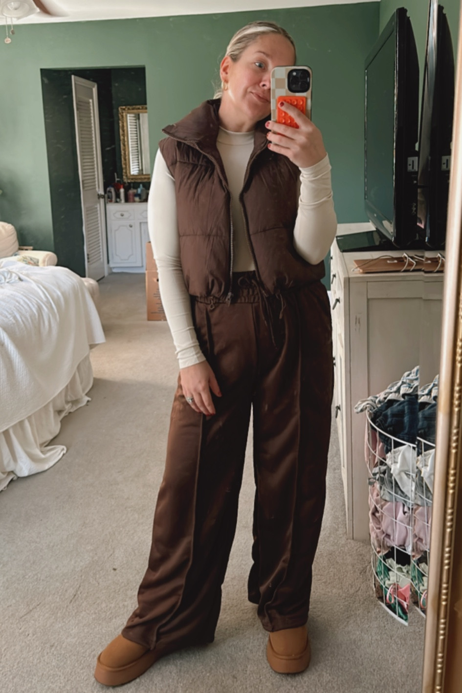 no, but I’m seriously so comfortable in this  

#LTKSeasonal #LTKmidsize #LTKstyletip