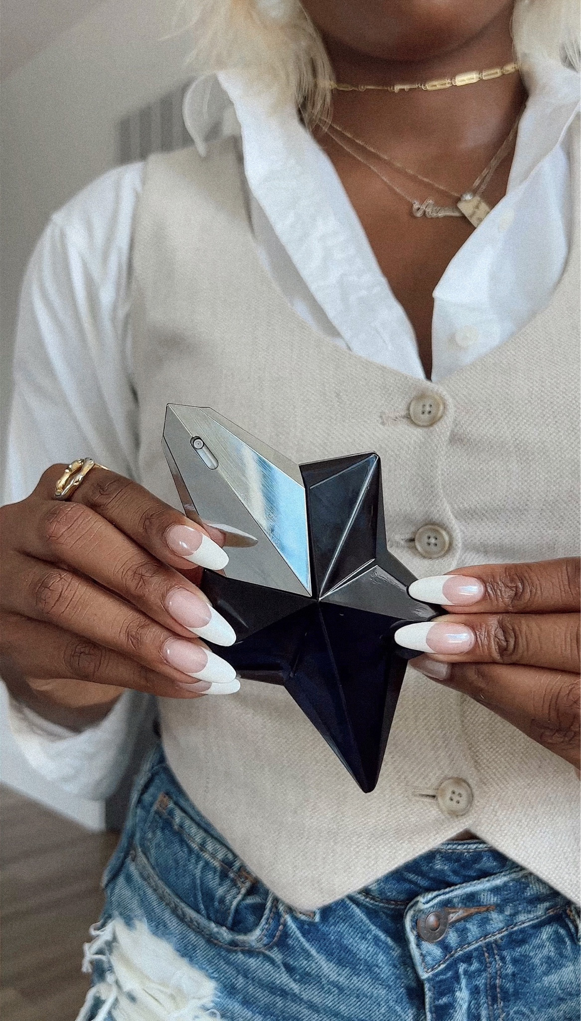 current favorite fragrance: angel elixir by mugler 

love the gourmand and woody notes combined in here. it feels soft, yet commands attention at the same time. 


#LTKbeauty