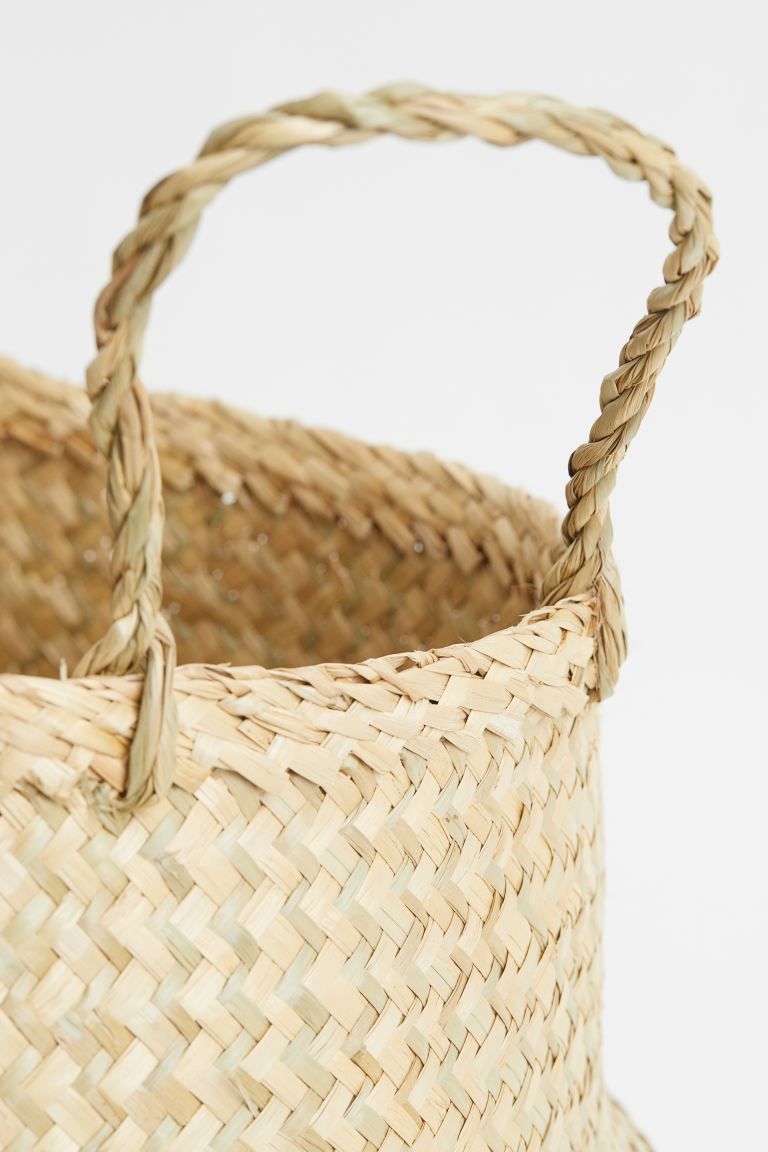 Large, round storage basket in braided seagrass. Can be expanded by pulling up two handles at top... | H&M (US)