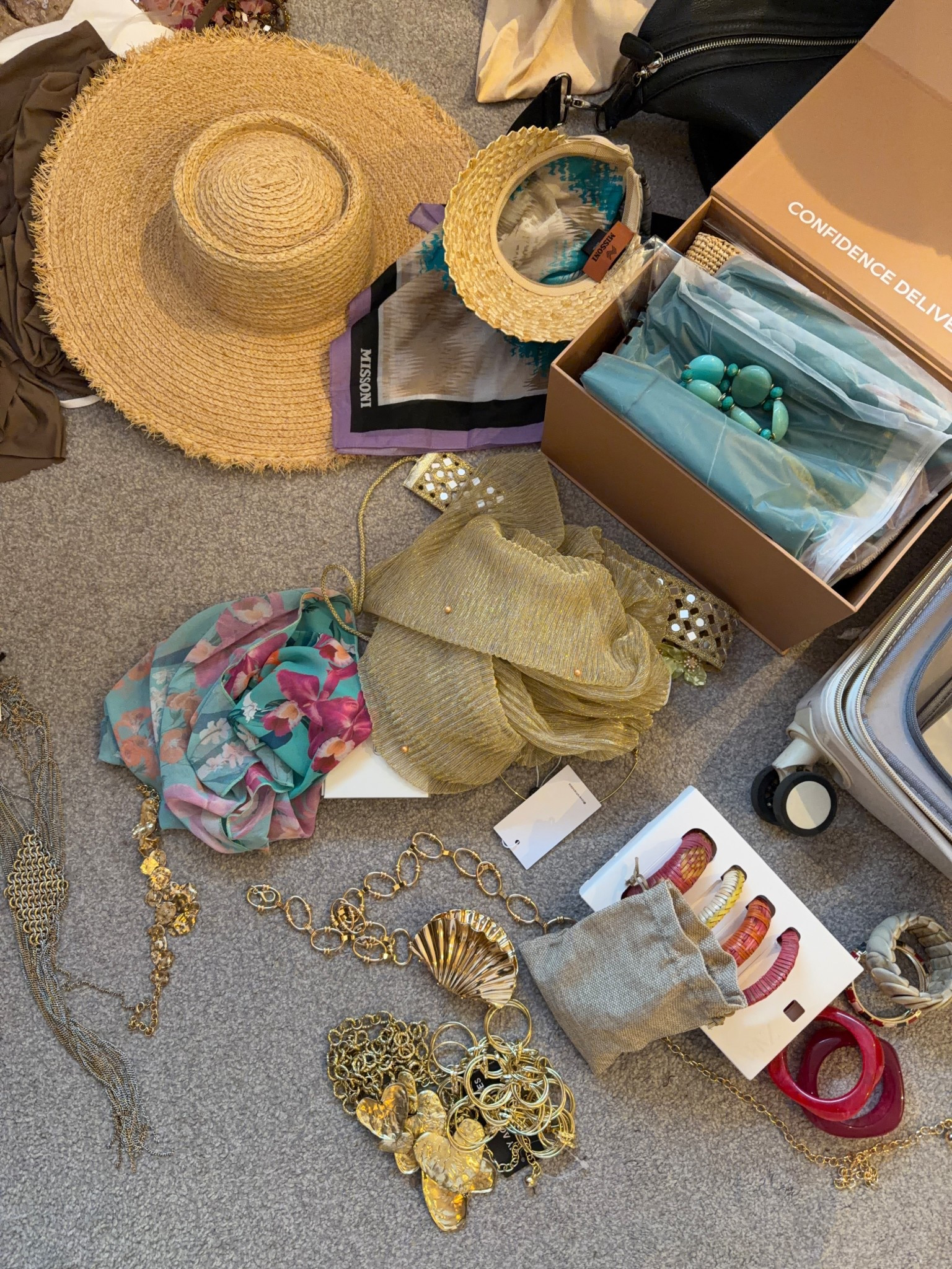 Some holiday accessories✨💅🏼

#LTKbeauty #LTKswimwear #LTKFashionMonth