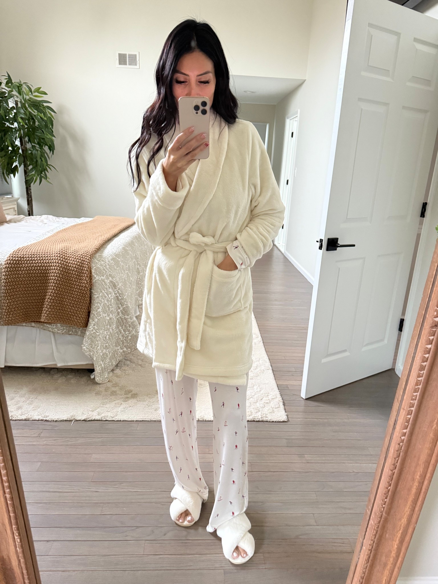 Cozy and comfy and it makes a great gift! Also very affordable and amazing quality! 

#LTKSeasonal #LTKGiftGuide #LTKHoliday