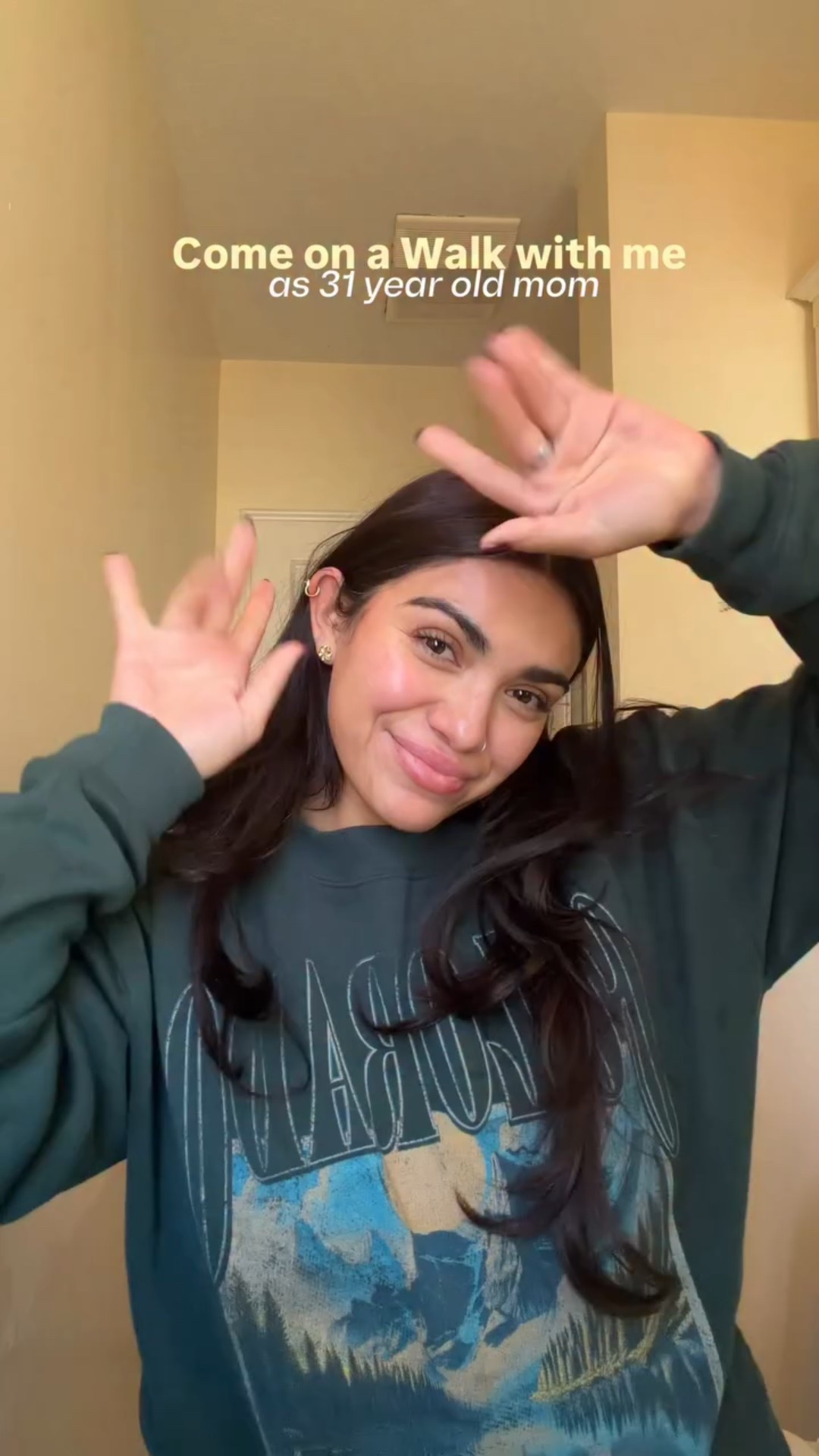 Needed a walk today because it was so chaotic at home, idk who’s worse, the littles or the bigs 🥲😂 

Shoutout to @ponyflo for letting me still keep my cute ponytail intact ✨ 

#ponyflo #ad #momlife