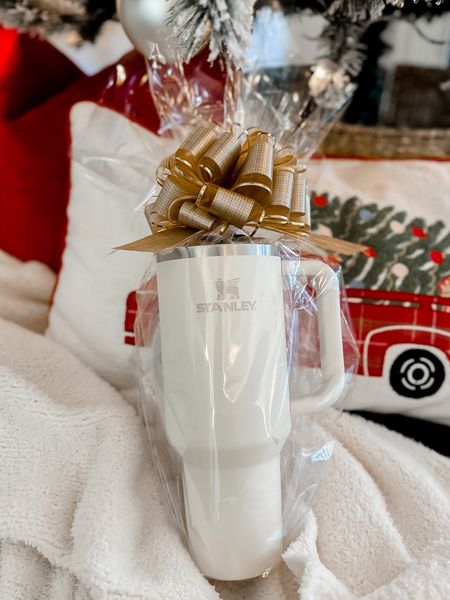 Gift idea for whistle elephant party, teachers, and co-workers  //

Stanley cup, Lindor chocolate, gift card

#LTKHoliday #LTKSeasonal #LTKGiftGuide
