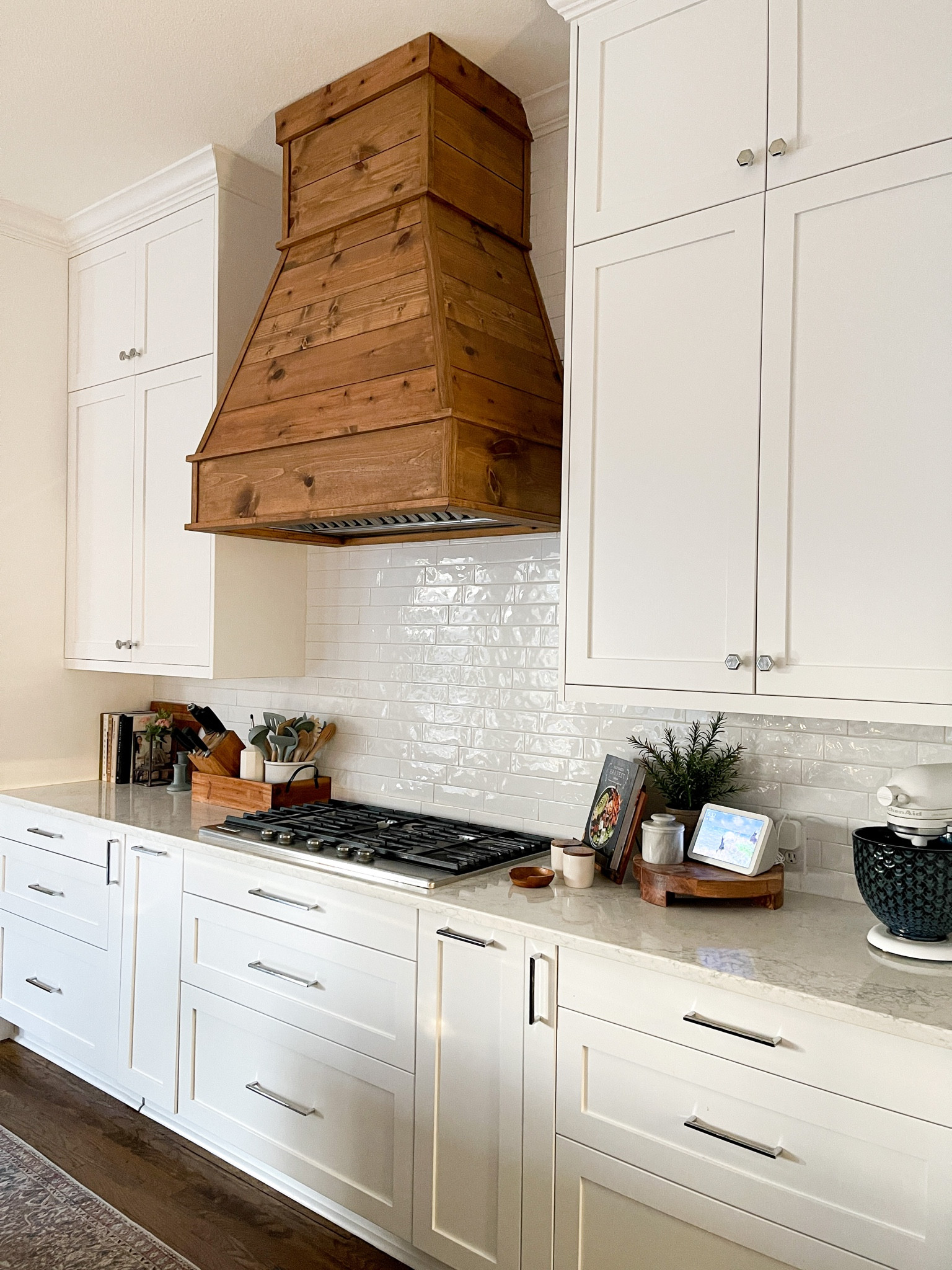 White kitchen, transitional kitchen, kitchen remodel, kitchen decor, affordable home decor, kitchenaid mixer, decorative mixer bowl, diy kitchen remodel



#LTKhome
