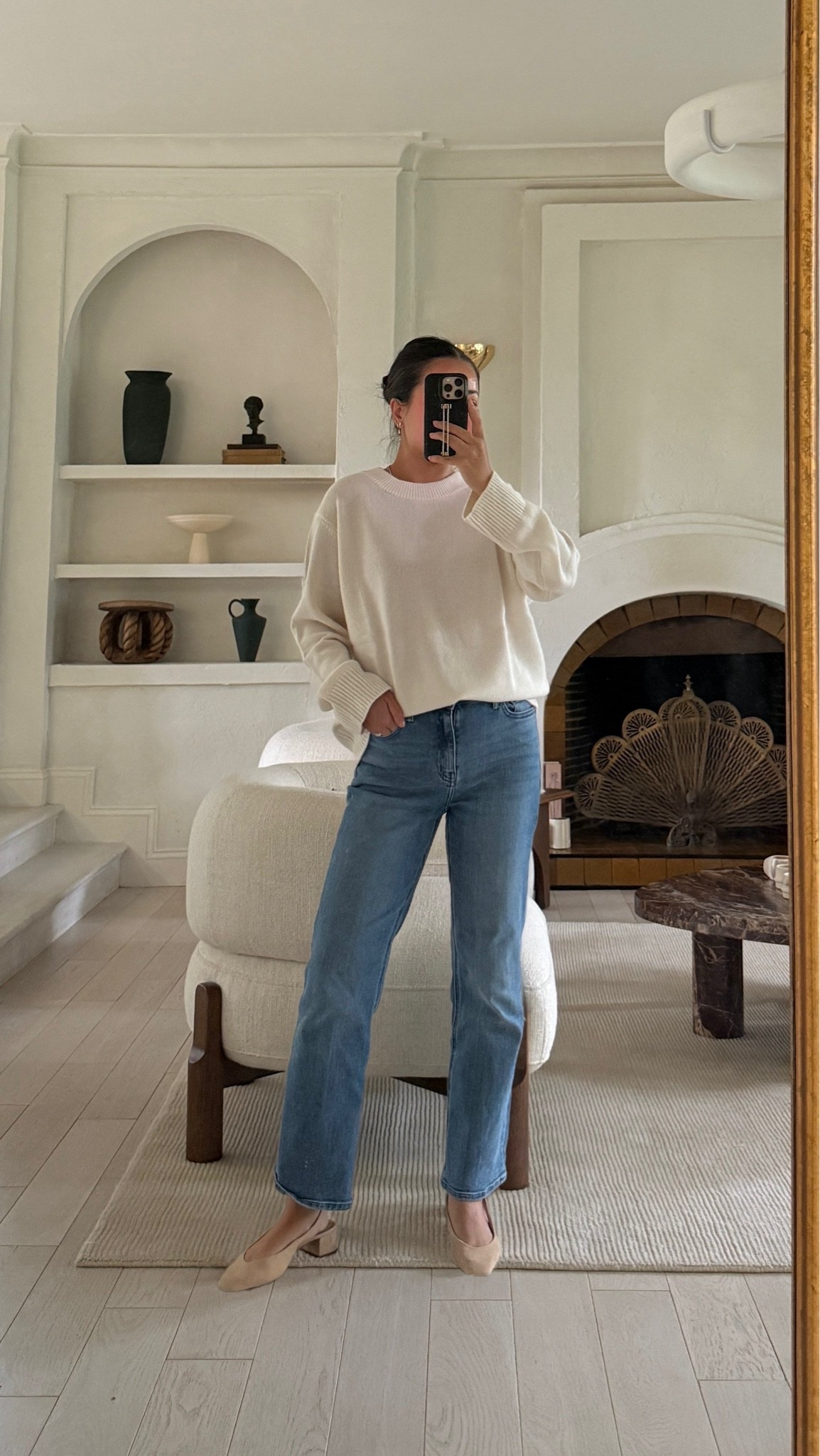 Fall essentials. Love this affordable cashmere sweater!

Sweater: I have both an XS and Small in this cashmere sweater @Quince. XS fits perfectly with a slight oversized look and Small slightly more room.

Jeans: midsection and petite friendly! I’m wearing a 26 Extra Short (inseam 26). 

#quincepartner
