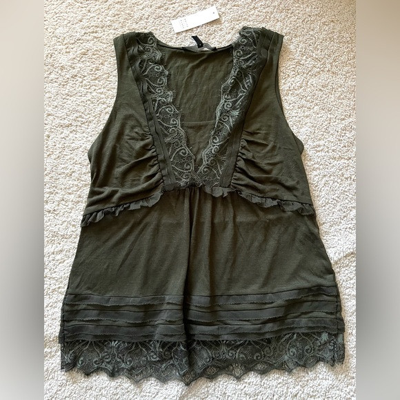 NWT White House Black Market Women Sergeant Green Soft Stretch Lace Trim Top M | Poshmark