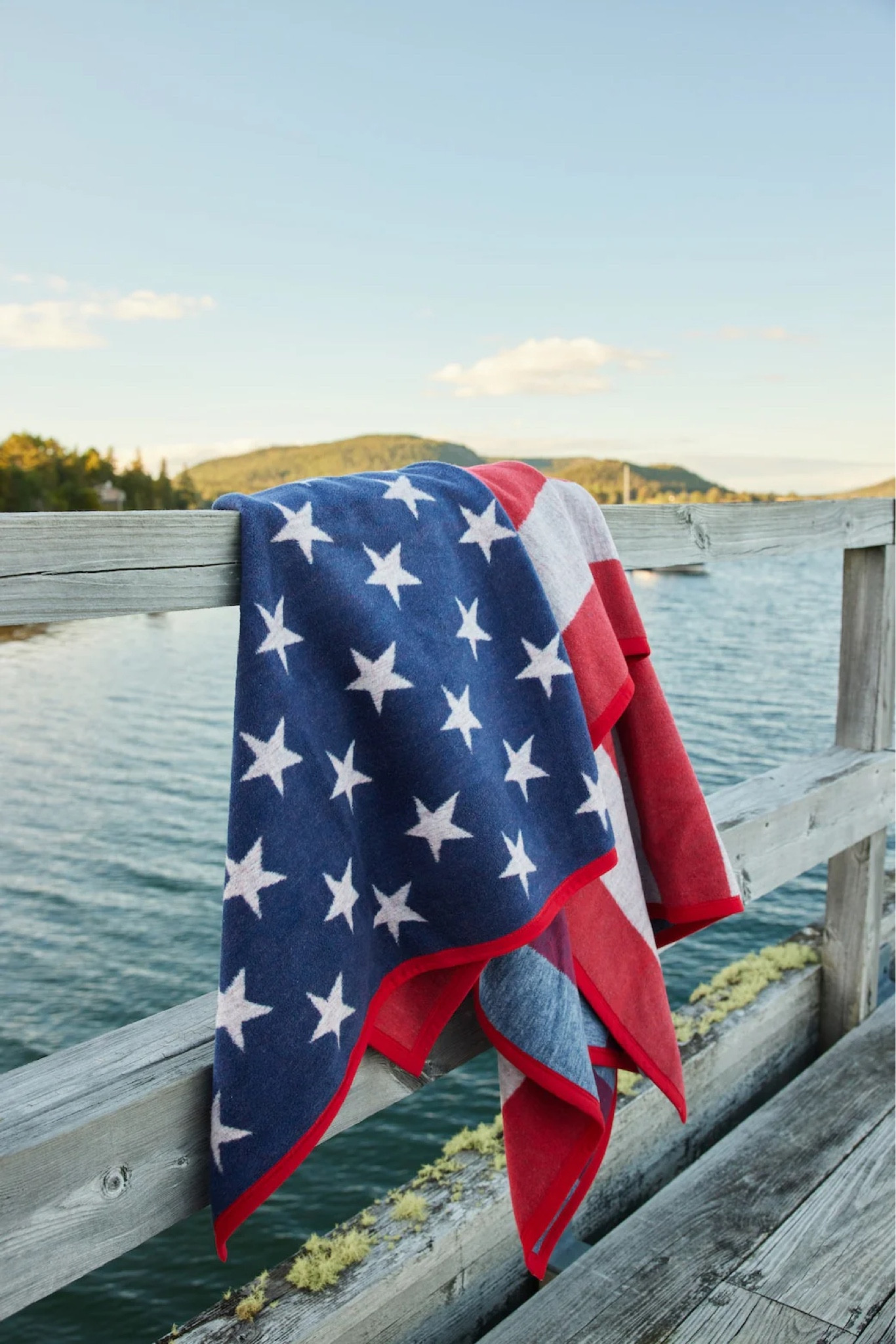 American Flag blanket. 💙

Created by a mother-daughter duo and operated as a family business out of New England. This year they are partnering with the American Cancer Society and will match donations as well as donate blankets throughout the year. 

#LTKHome