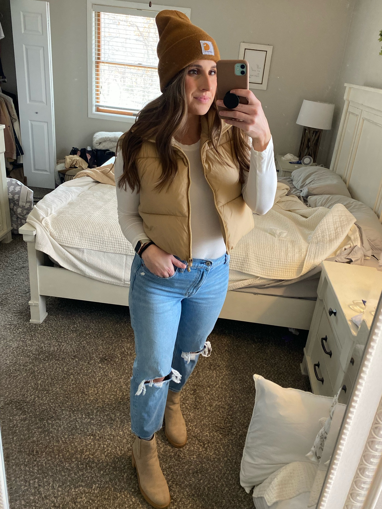 Back at it with the cutest puffer vest

Vest size small
Jeans size 29
Bodysuit size medium

White bodysuit|puffer vest|cropped vest|mom jeans|beanie|platform booties|chelsea boots 