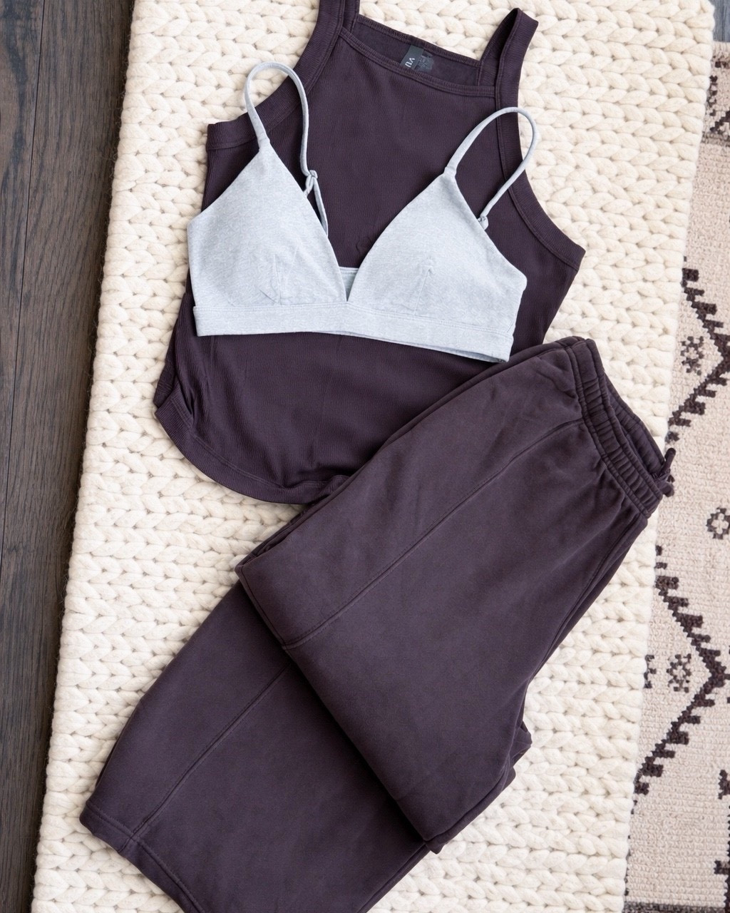 My barrel jean era officially has a loungewear counterpart. These Vuori barrel sweatpants hit different because they actually look intentional, not just comfortable. The silhouette is relaxed without being sloppy, which is basically the whole goal. I’ve worn them on travel days, after the gym, around the house, and somehow they work every single time. Size small for reference. Linked in my LTK!

Vuori sweatpants - barrel sweatpants - Vuori bottoms - barrel fit pants - casual style - cozy outfit - athleisure style - elevated loungewear - travel outfit - post workout style - comfortable & stylish - weekend outfit - mom style - effortless outfit - casual chic - Vuori women - wide leg sweatpants - soft pants - lounge outfit - get ready with me​​​​​​​​​​​​​​​​

#LTKmomlife #LTKActive #LTKdayinmylife