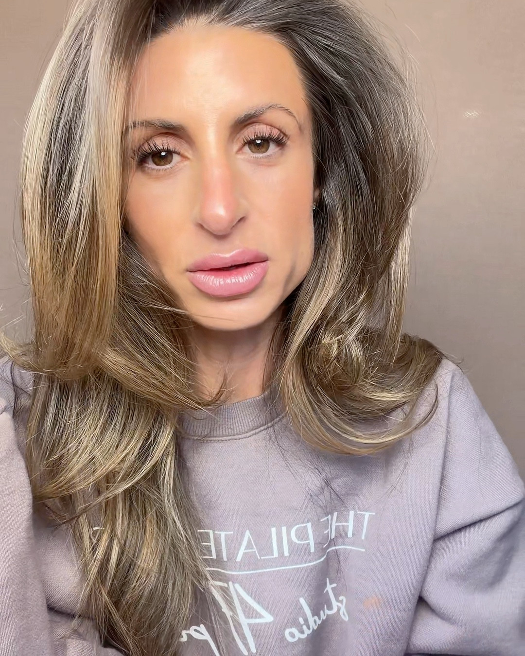 My go-to skin tint for a natural glow ✨
This formula gives lightweight coverage, hydration, and the prettiest healthy-skin finish without ever feeling heavy. If you love a dewy, radiant base that still evens everything out—this one is a must.
Perfect for everyday makeup, no-makeup makeup days, or when you want that fresh, hydrated look. Linking my exact shade + products I pair it with 🤍

#skintint #glowyskintint #hydratingmakeup #dewybase #glowymakeup #everydaymakeuplook #nomakeupmakeuplook #hydratedskinmakeup #radiantskinroutine #makeupmusthaves #beautyfavorites #glowyskinproducts #hydratingfoundation #cleanmakeuplook #ltkbeauty


#LTKGiftGuide #LTKBeauty #LTKgrwm
