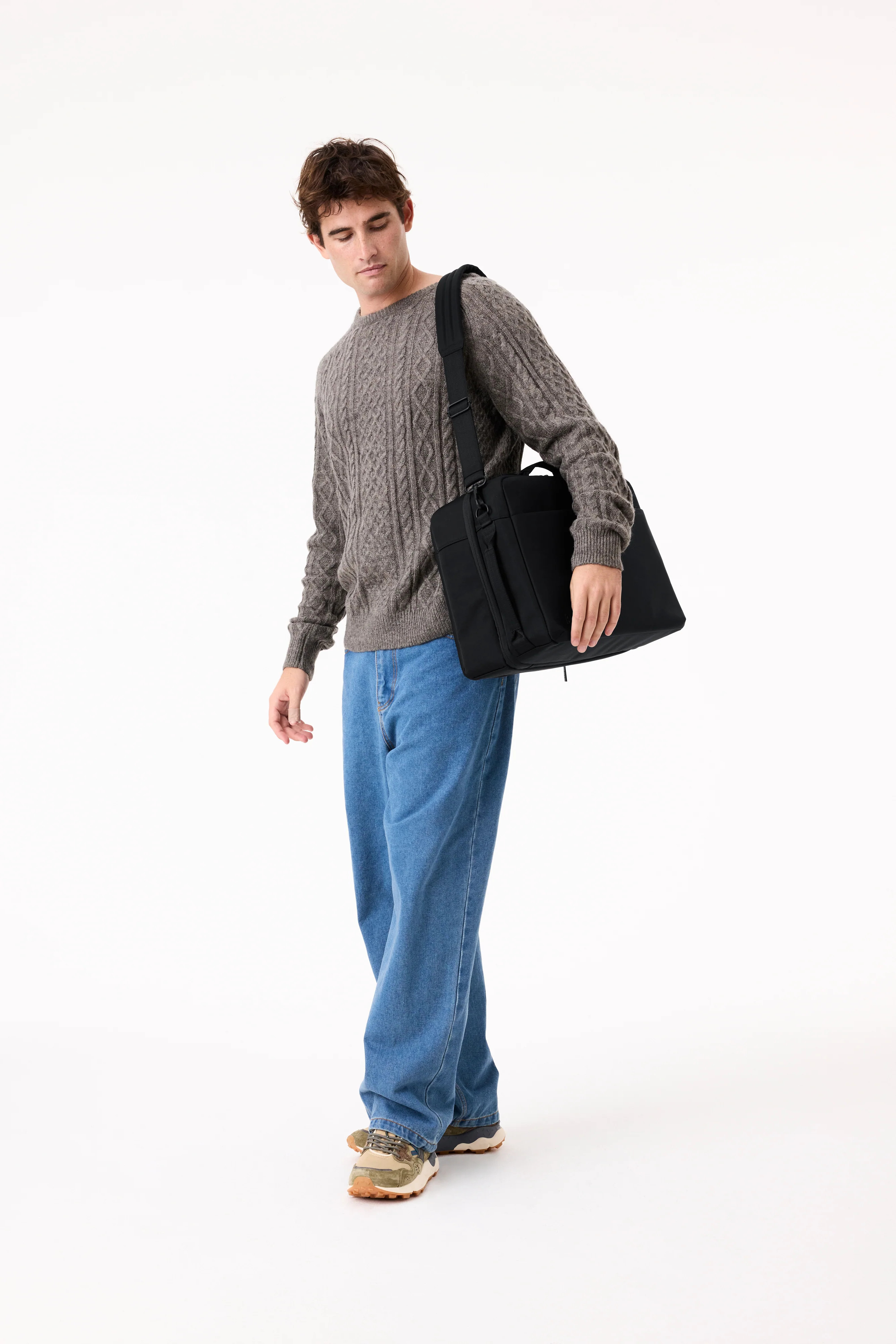 BÉIS 'The Ultimate Travel Duffle' in Black - Personal Item Travel Duffle Bag in Black | BEIS