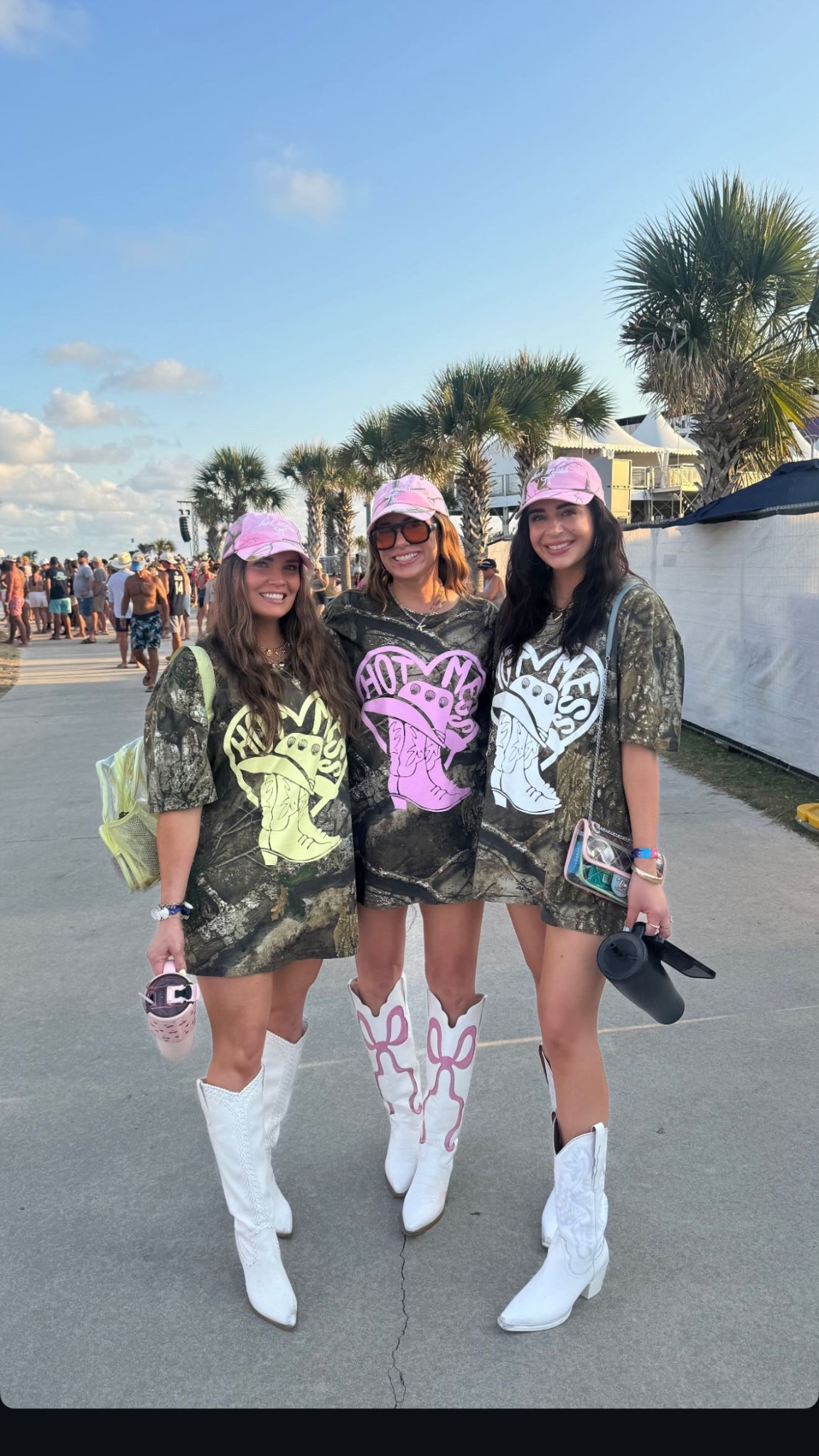 The kuuutest tops coming to Staykation sooooon!!!

#LTKSeasonal #LTKItBag #LTKStyleTip