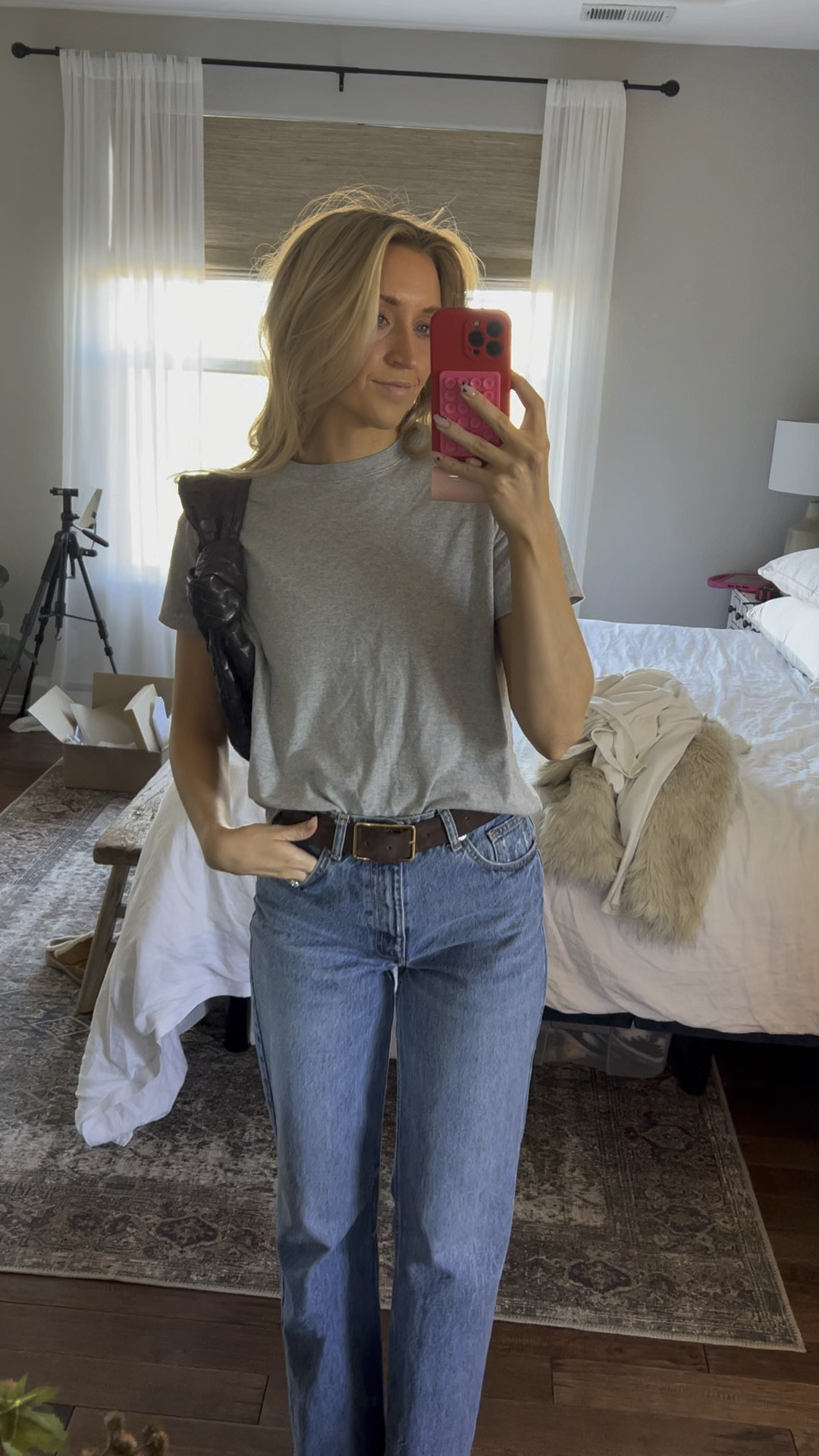 simple 🤎 | belt is on sale right now- use code HAPPY20, jeans are old Zara


Brown belt, below the belt, wide leg jeans