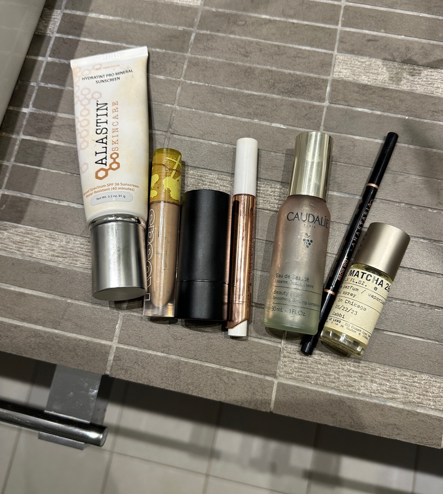 Vacation make up 
Travel essentials 
Moisturizer 