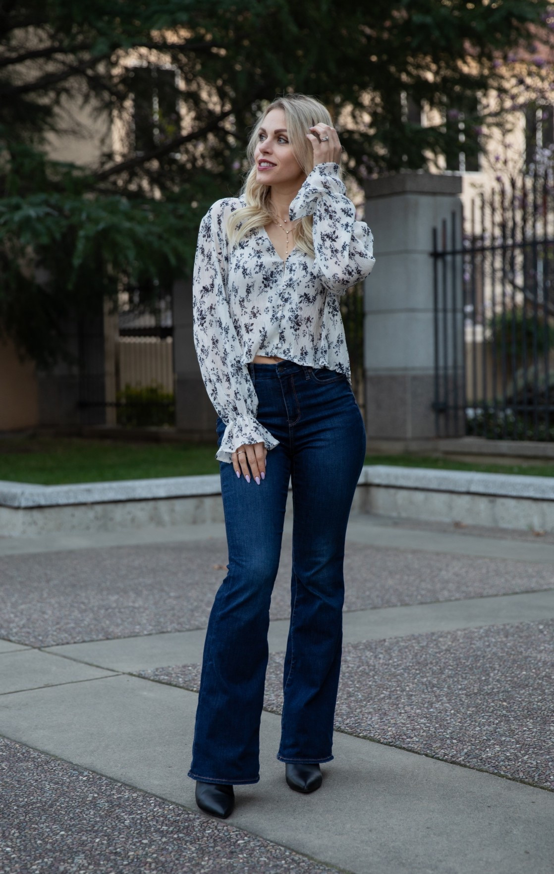 Such a pretty feminine top 

#LTKootd