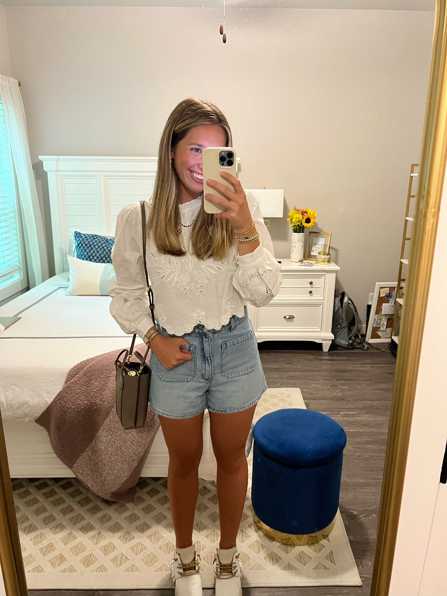 Tonight’s OOTN!

The shirt is almost sold out so I linked some similar ones! Wearing a 27 in the shorts and a 38 in the shoes 

#LTKStyleTip #LTKFindsUnder100