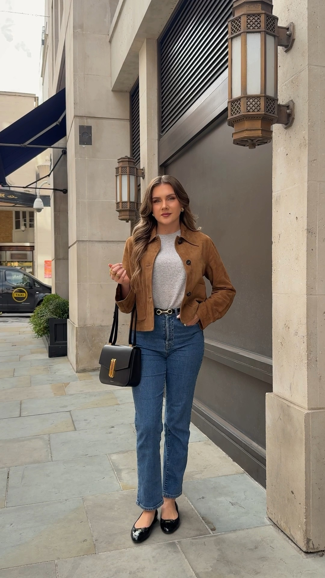 What I’m wearing for a day out in London this October 🤎🍂

Suede jacket, camel suede jacket, suede cropped jacket, leather jacket, mom jeans, cashmere top, cashmere t-shirt, autumn jacket, autumn outfit, brown jacket, knitwear, knit jumper, ballet flats, black ballet flats

#LTKuk #LTKautumn