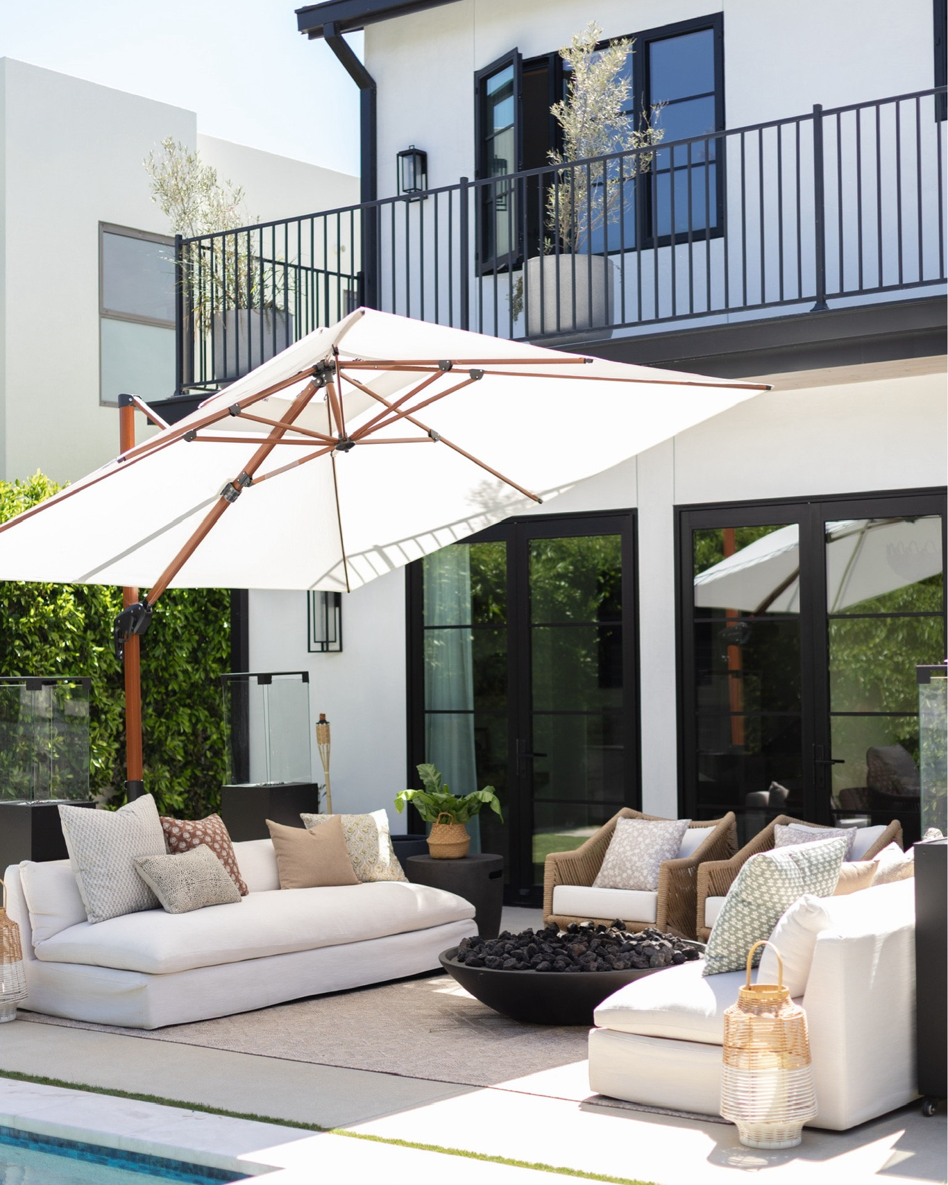 Tour of the outdoor patio, pool seating, and living room in our California home! 🤍

#LTKHome