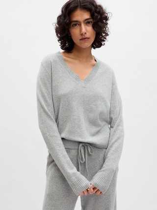 CashSoft V-Neck Sweater | Gap (US)