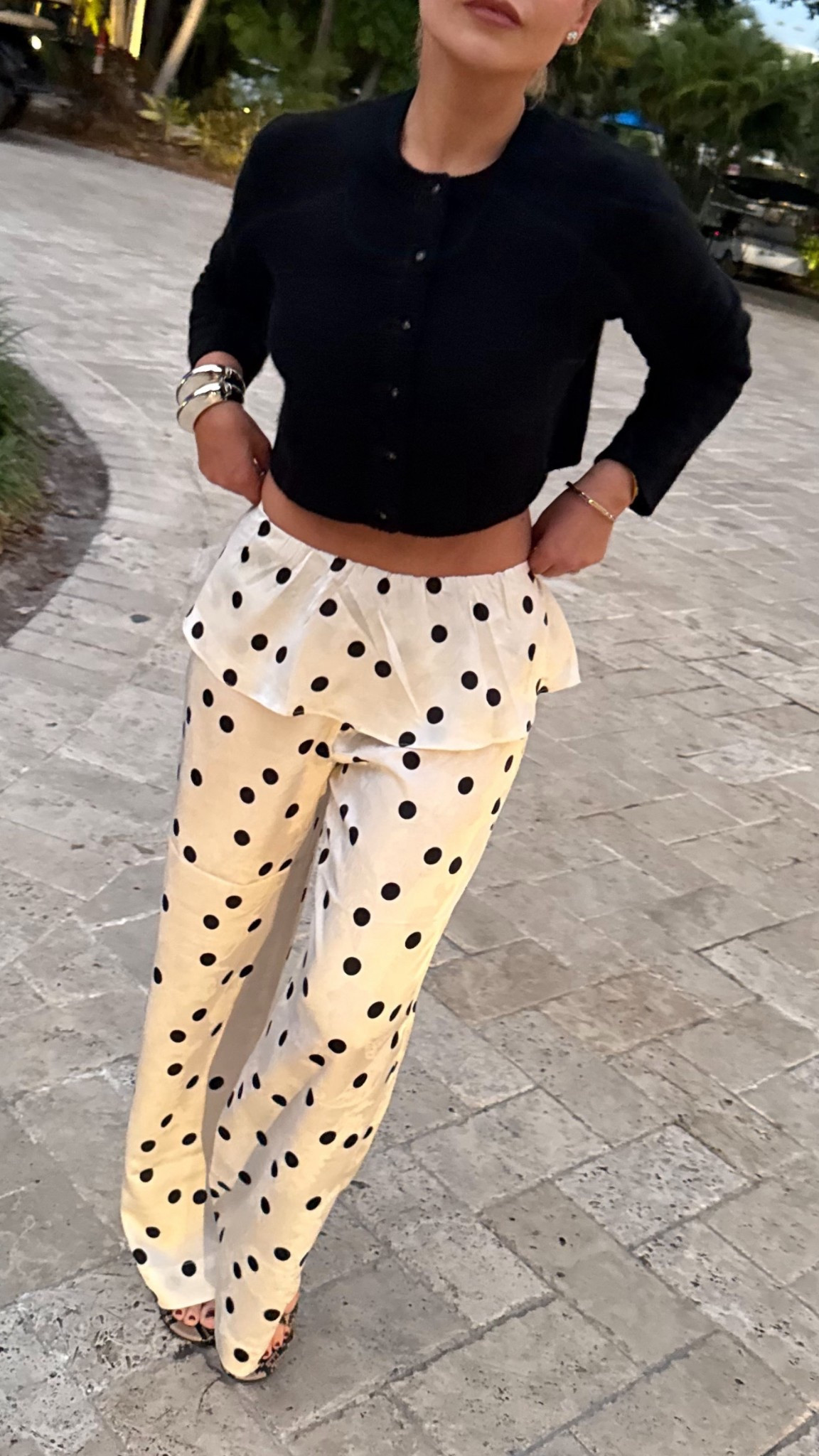 Cardigan Xs
Pants small 