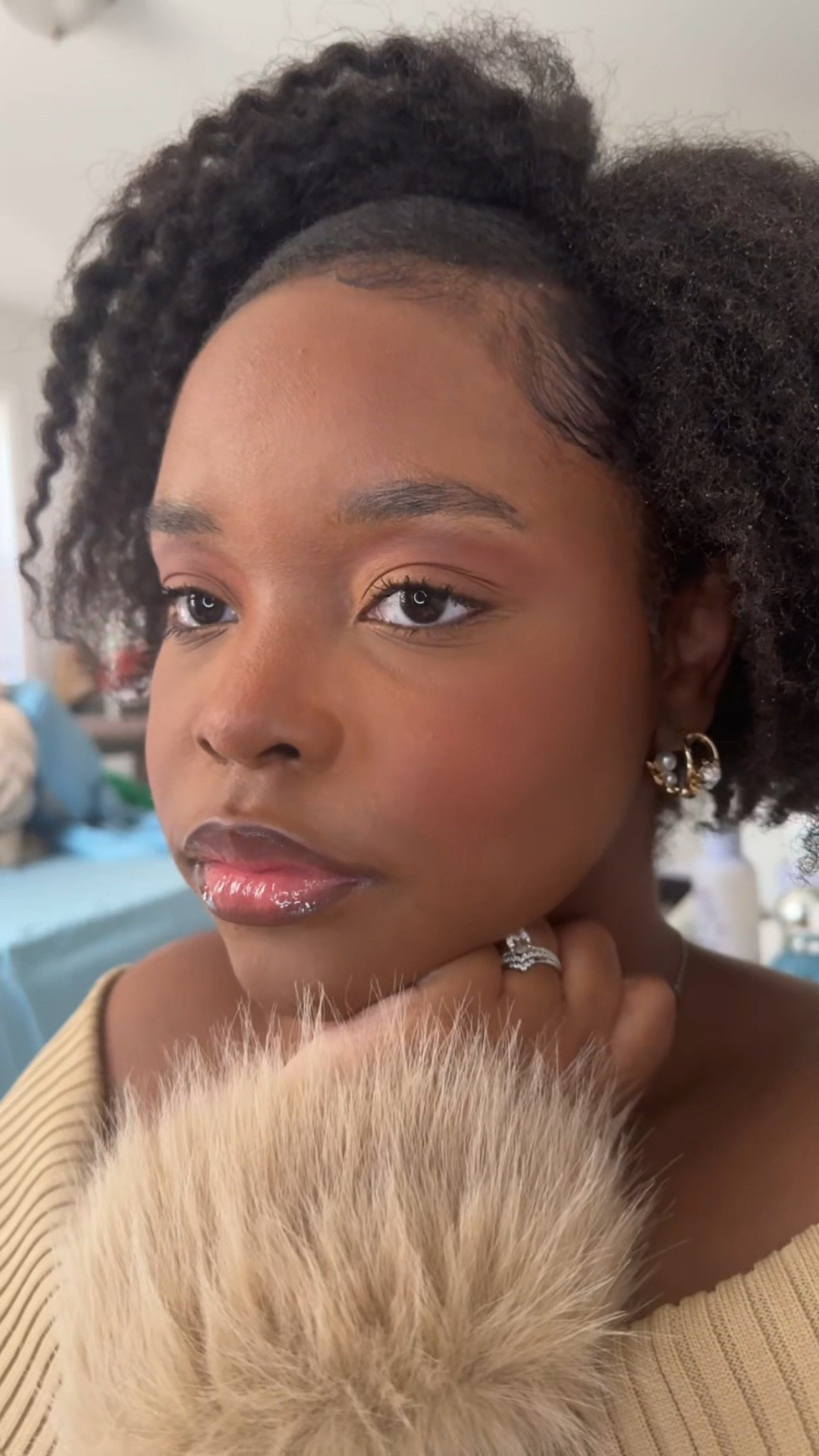 XOXO 🤎❄️#makeup #naturalhair #foryou #transition #wintermakeup 

#LTKBeauty #LTKHoliday #LTKgrwm