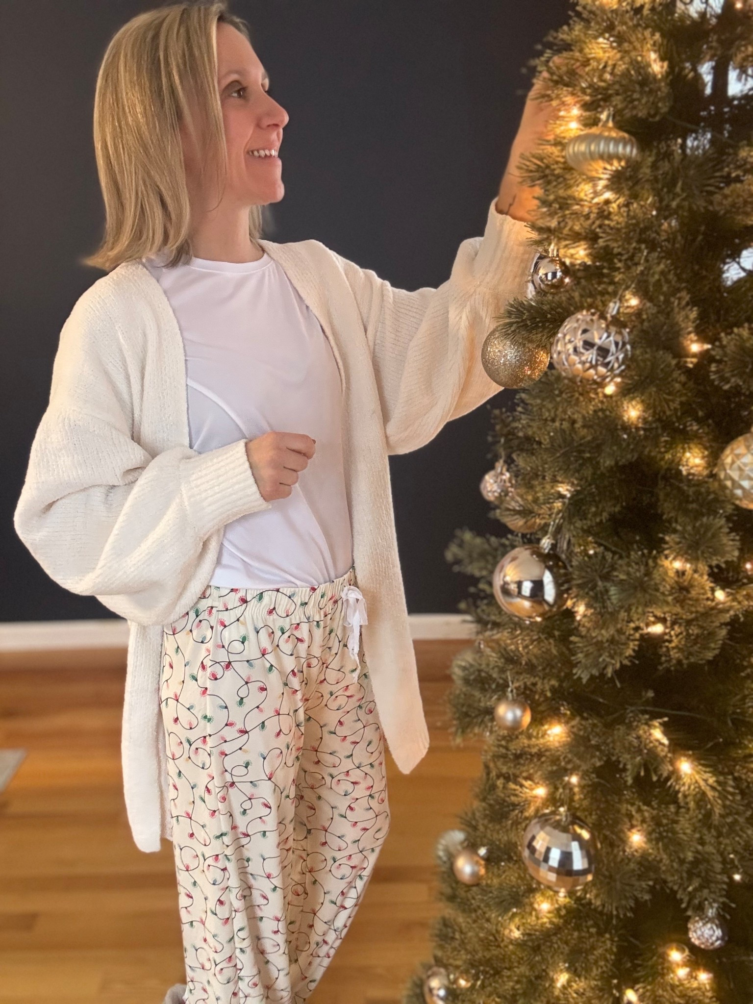 Tis the season... to rock your favorite festive @hellomellowear lounge pants! 

These soft and cozy pants are some of  my favorite! And the prints are SO cute! My favorites include the All is Bright and Peppermint Twist!

These would make the perfect gift for yourself or the homebody on your holiday shopping list!

#ad

#LTKGiftGuide #LTKHoliday #LTKFindsUnder50