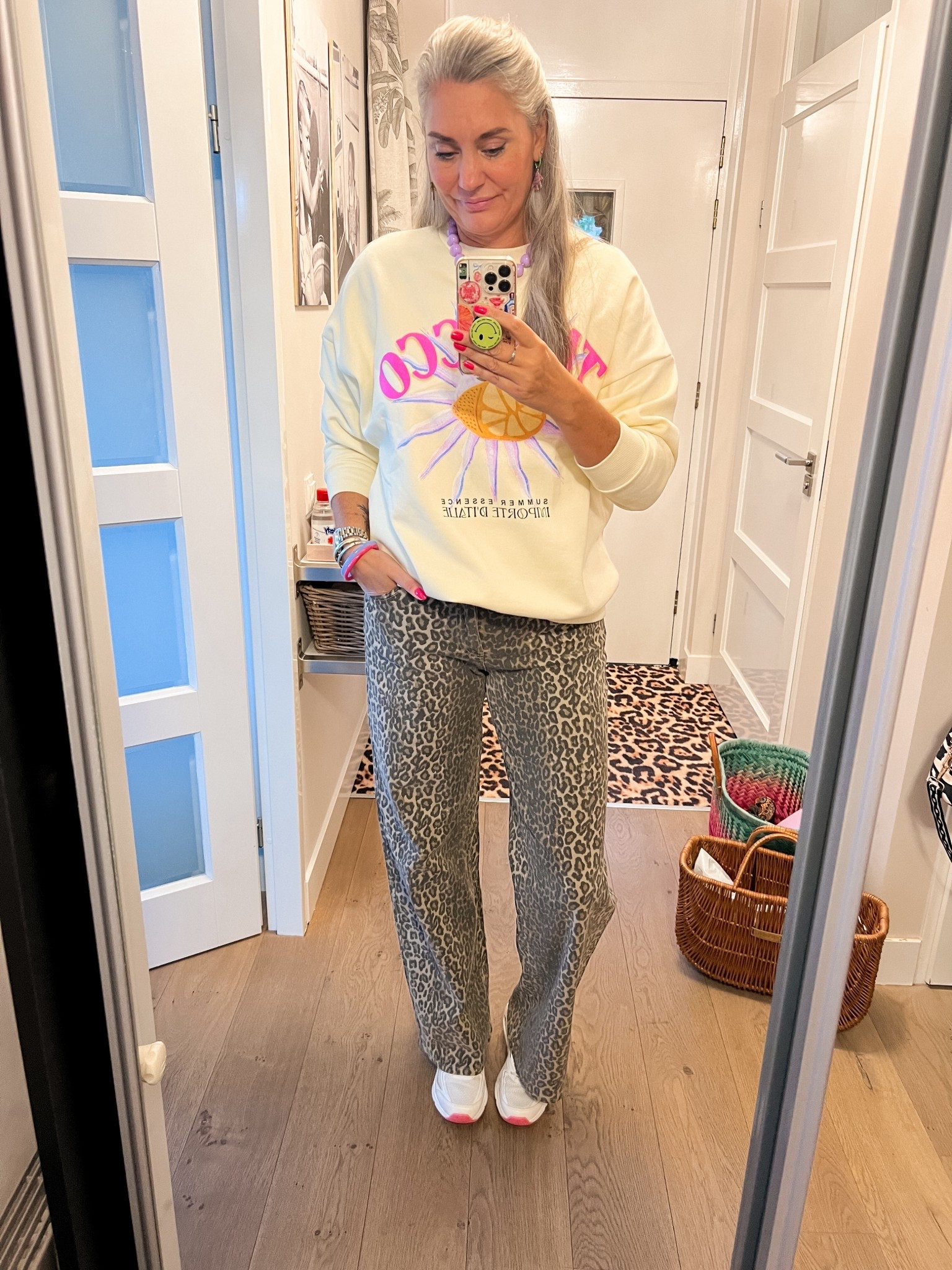 OOTD - Monday. Yellow oversized sweatshirt (M/L Shoeby), leopard print jeans (40, Friends of online), Skechers sneakers. 



#LTKstyletip #LTKnederlands #LTKeurope