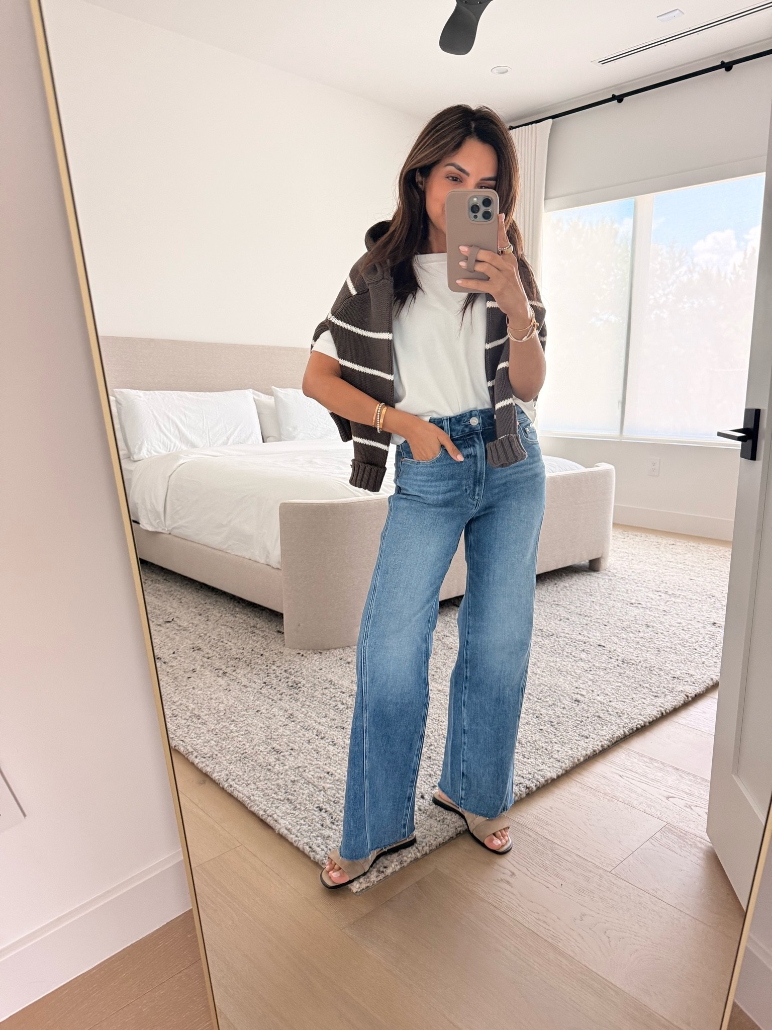 Omg this denim!! One of the most flattering cuts everrrr
I'm in 24 petite length for reference

#LTKSaleAlert #LTKPetite #LTKOver40
