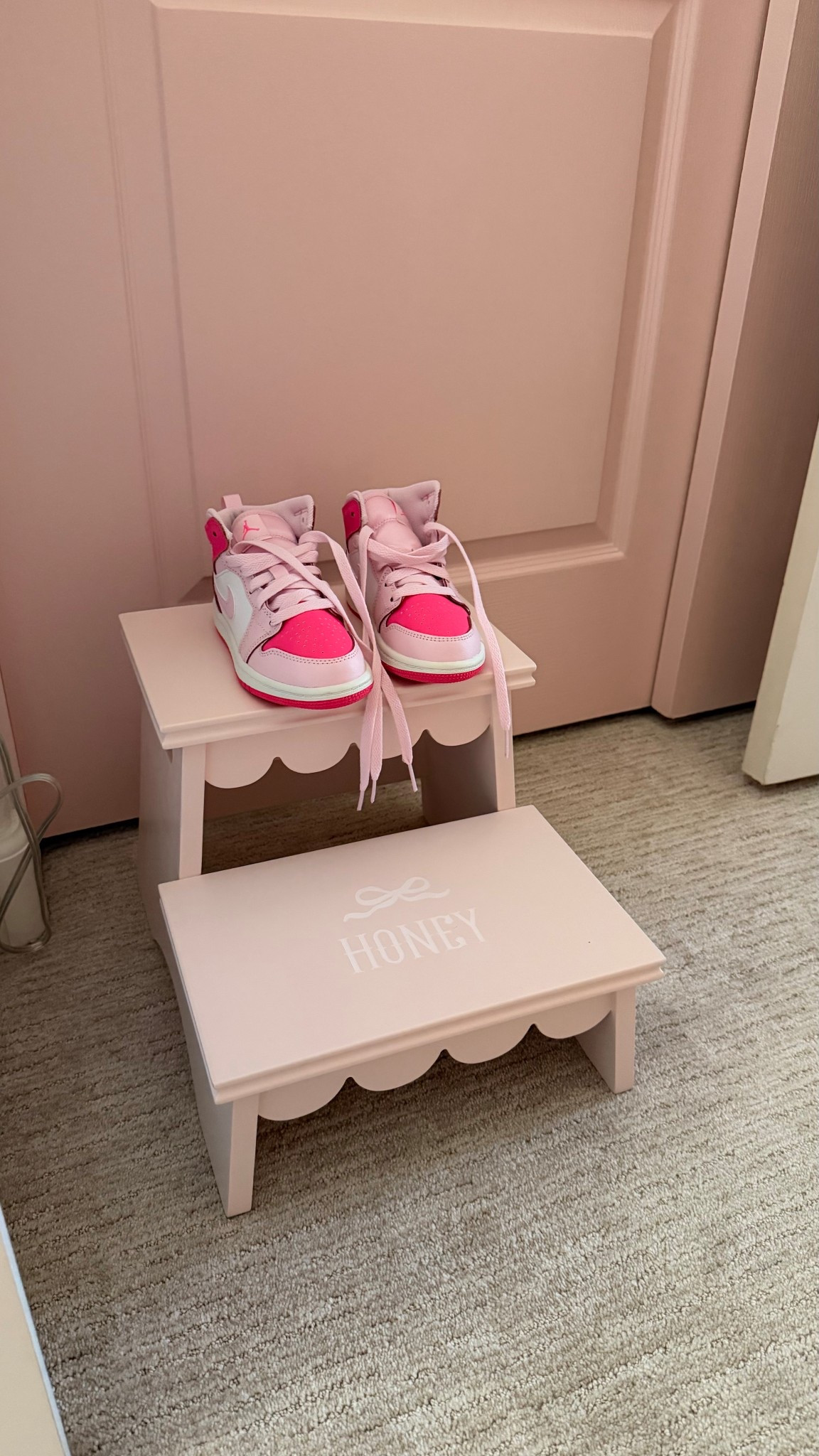 Personalized scalloped stool from Pottery Barn Kids! #pbk #potterybarn #potterybarnkids

#LTKKids #LTKHome #LTKmomlife