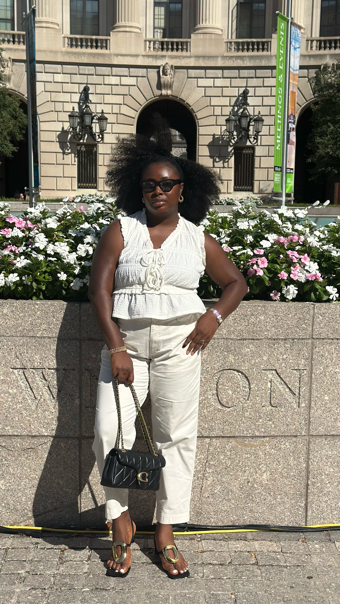 Simple, casual Momstyle #ootd for a day at the museums in DC 



#LTKFindsUnder100 #LTKStyleTip #LTKMidsize