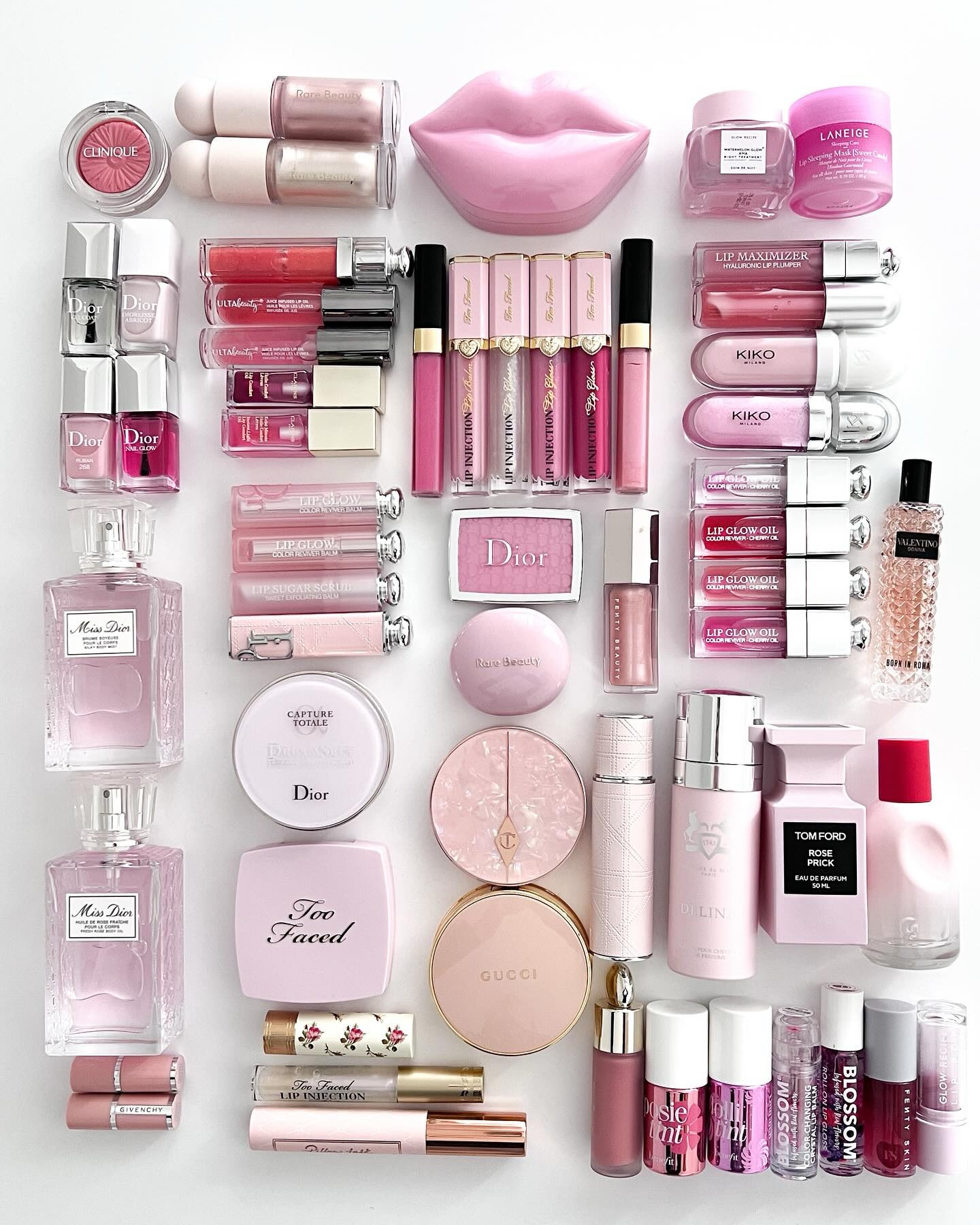 Girly essentials 💞🫶🏹

#makeup #beauty#thatgirl#makeupflatlay #useitup #lipgloss #colourpop #beautyjunkie #slave2beuty #makeupgeek #makeuplover #flatlay #beautyflatlay #pink#girlt#essentials #cosmetics #cosmeticos #pinterestinspired #pinterestphoto #pincollector #pincollection #diorbeauty