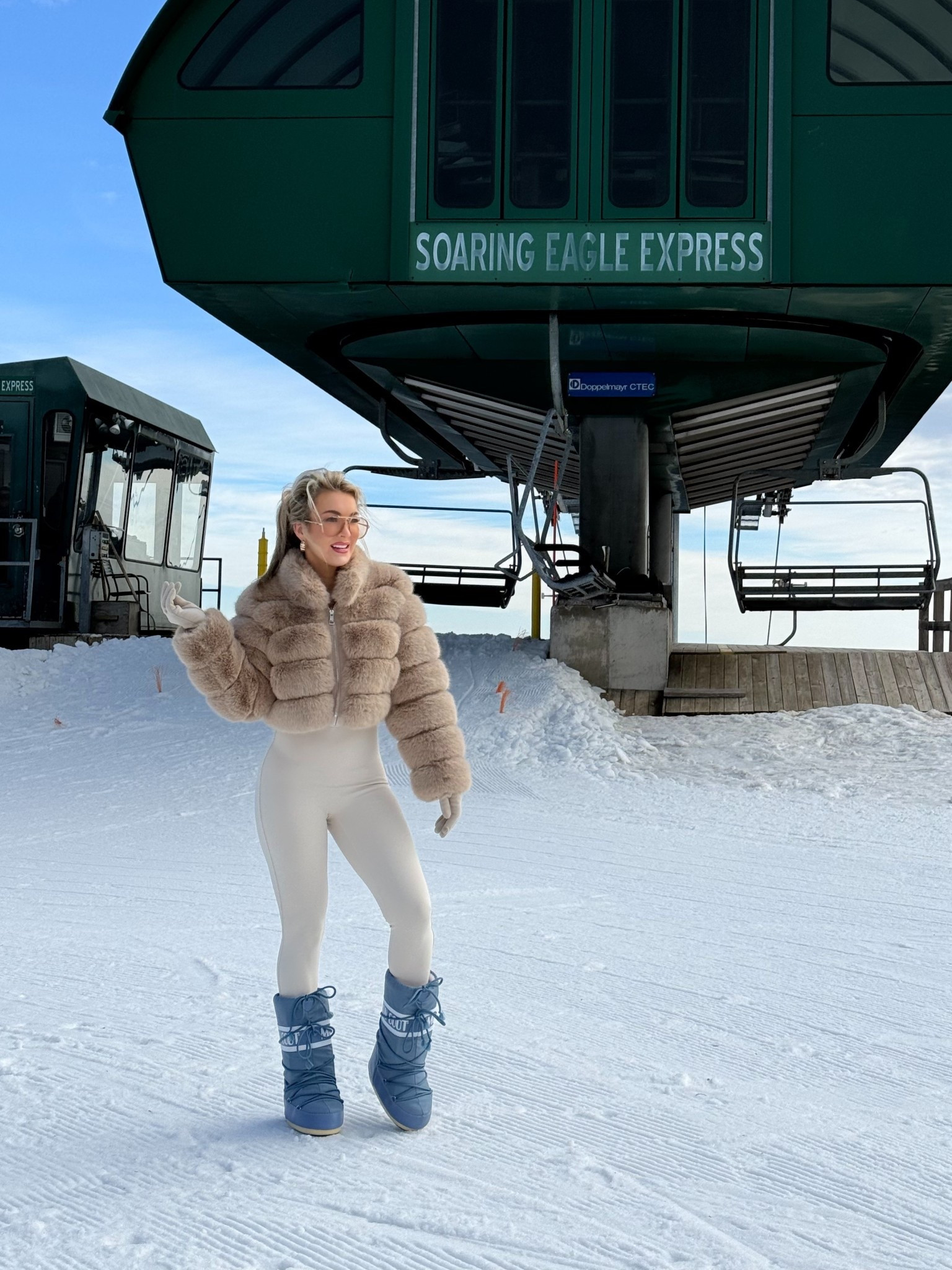 Ski style - listen I’m gonna take all the pics but you won’t catch me on that lift behind me haha. Wearing size small in all pieces. & size 4-6 in moon boots. 

#skistyle #skibunny #skioutfit #skifit #winterresort #aspenstyle #aspen 

#LTKOver40 #LTKSeasonal #LTKootd